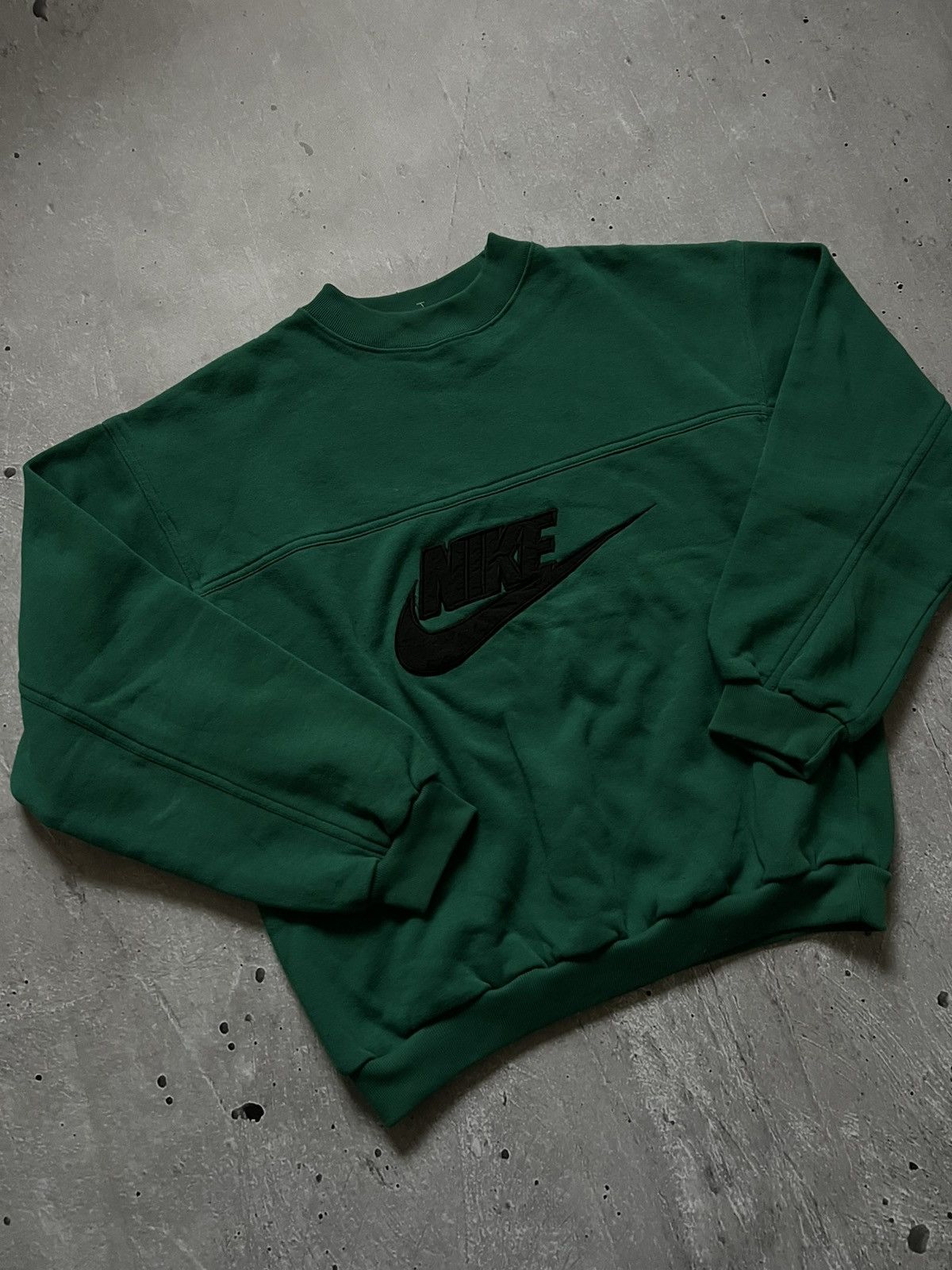 Nike Rare Vintage Sweatshirt Nike 80s Big Logo Center Logo M Size US M / EU 48-50 / 2 - 1 Thumbnail