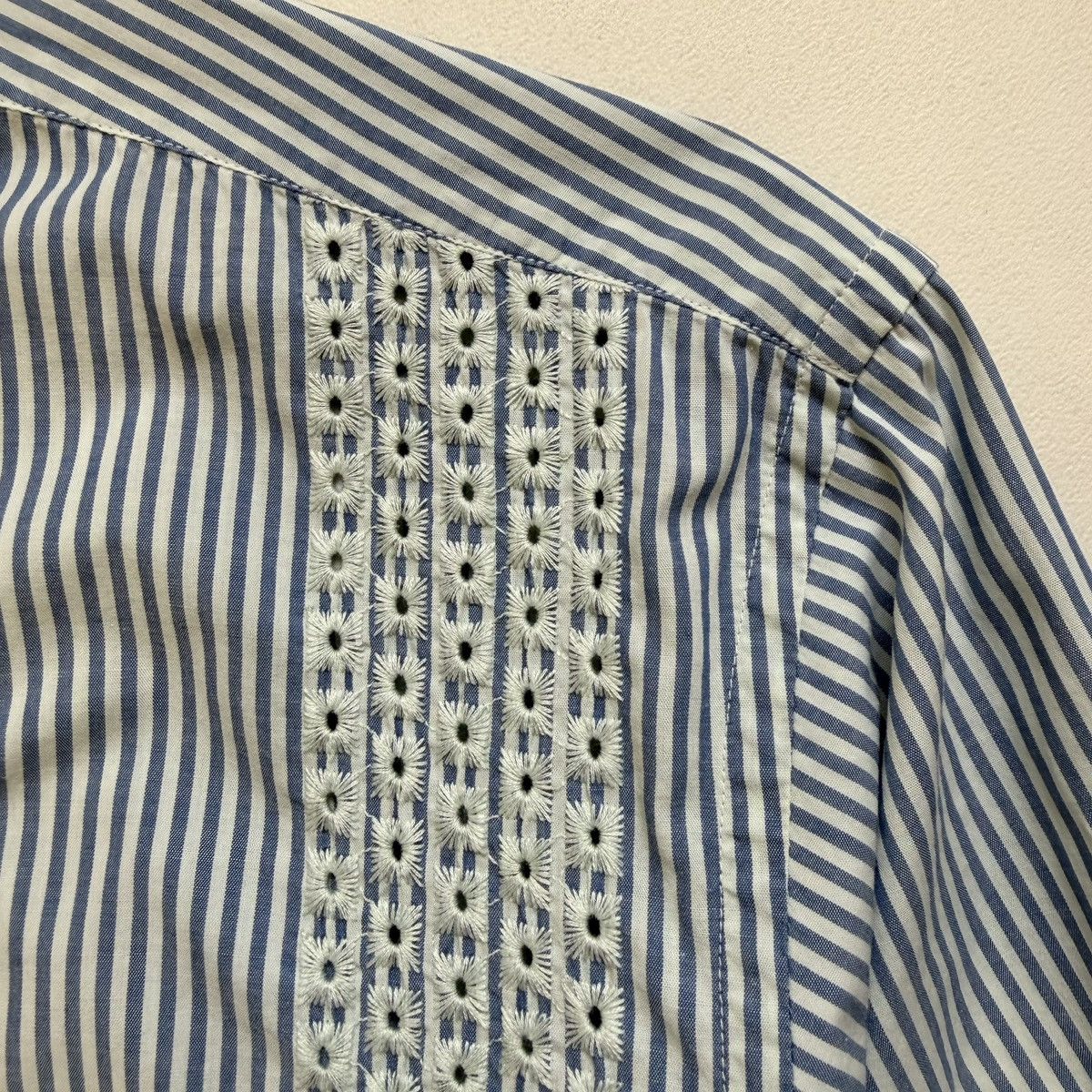 Comme des Garcons ‘Embroidered Stripe’ White/Blue Stripe Shirt Size US L / EU 52-54 / 3 - 10 Thumbnail