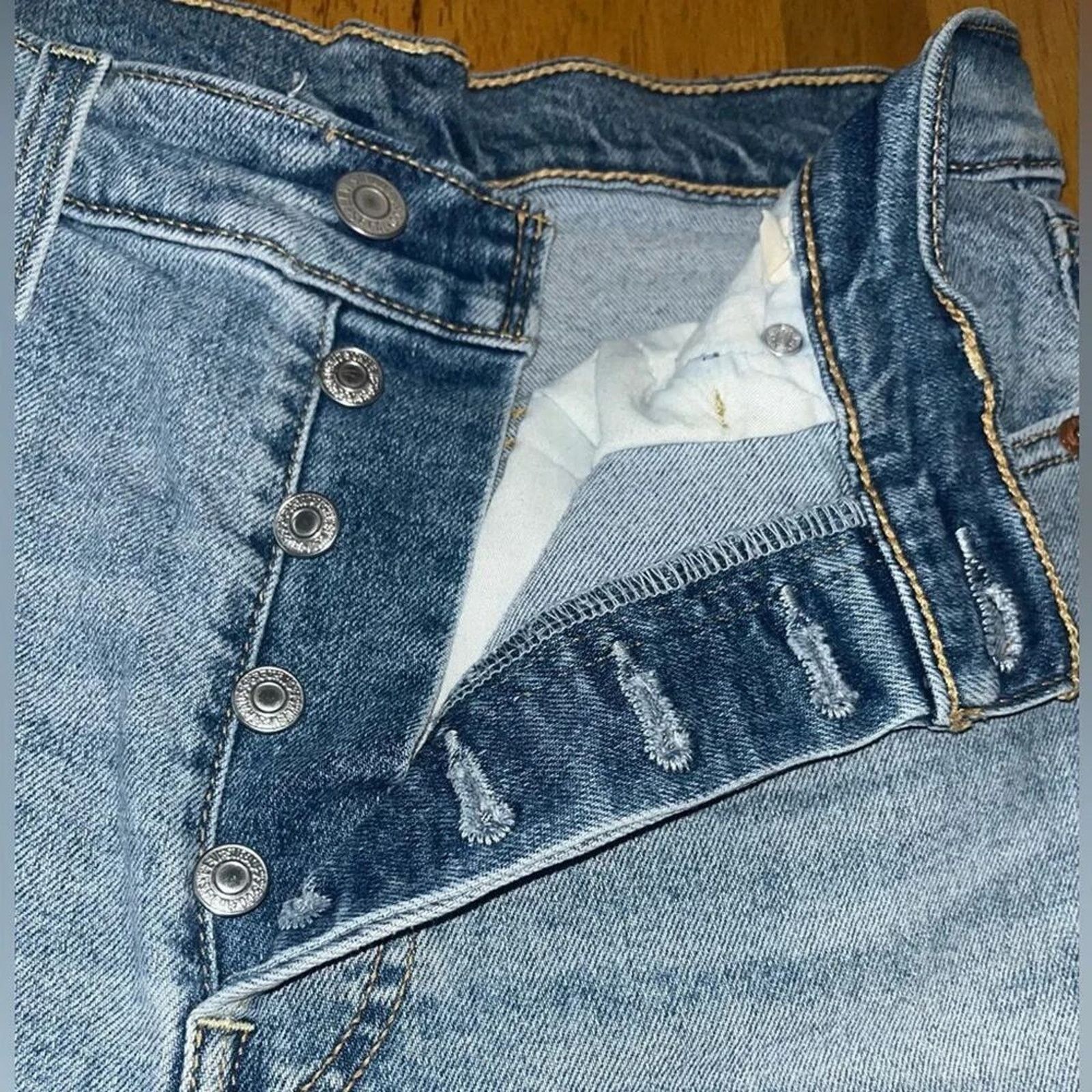Levi's Levi’s 501 jeans, size 6. These are five pocket, button fly Size 28" / US 6 / IT 42 - 3 Thumbnail