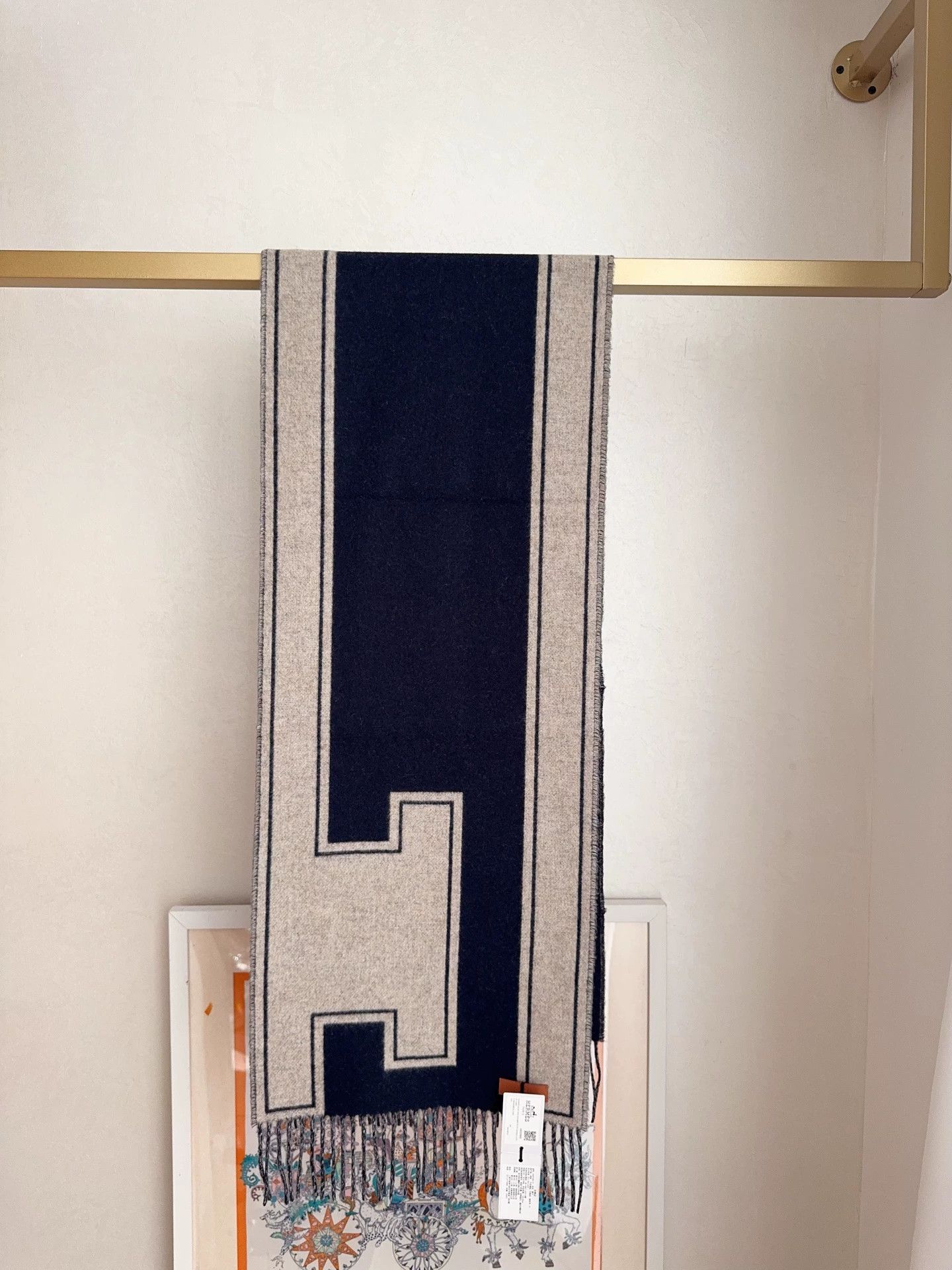 Hermes Hermes Casaque Clefs de H Cashmere Scarf Nav/Ecru Size ONE SIZE - 8 Thumbnail