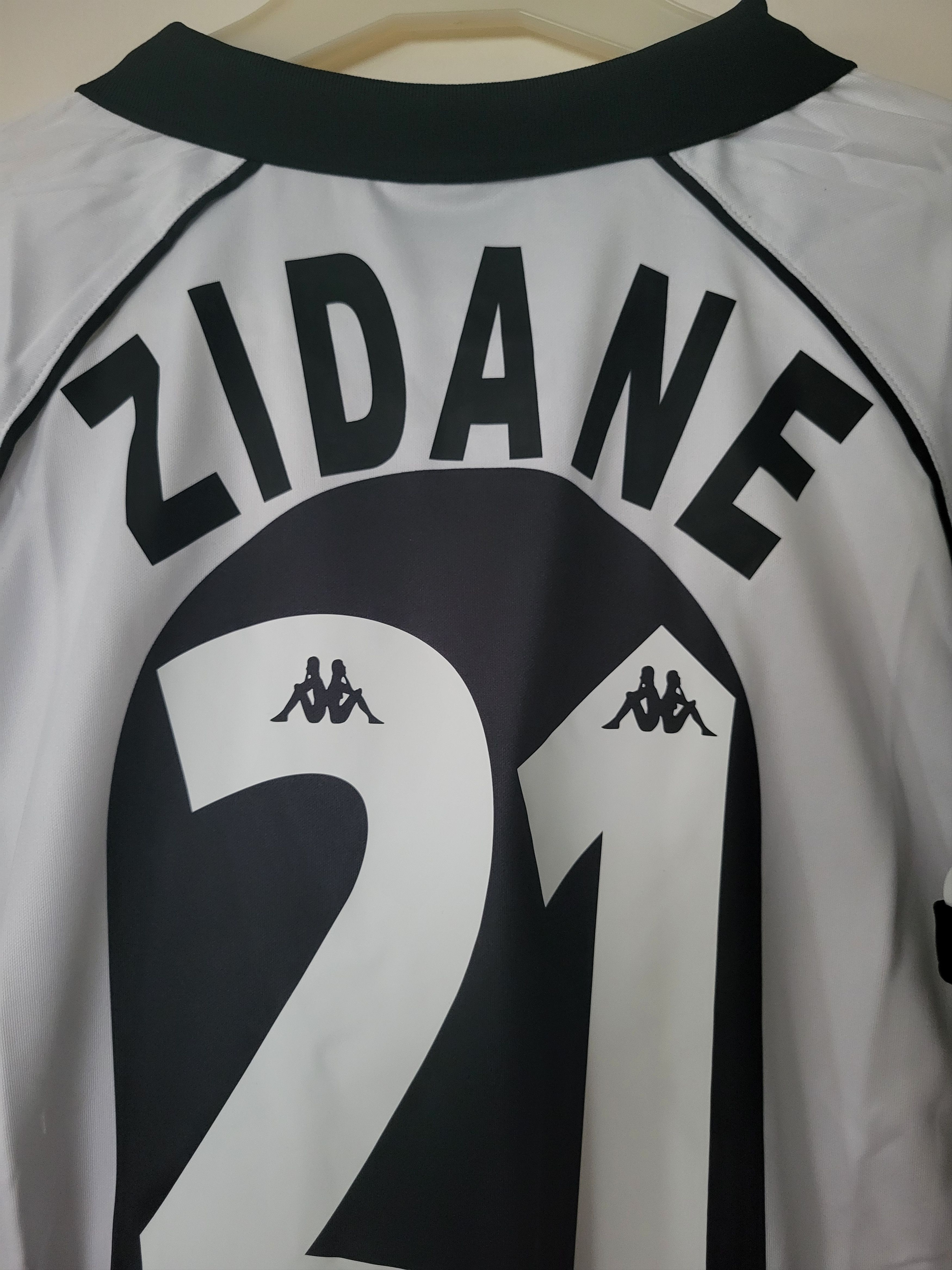 Other Zidane 21 Juventus 1997-98 Vintage Soccer Jersey Trikot Size US L / EU 52-54 / 3 - 6 Thumbnail