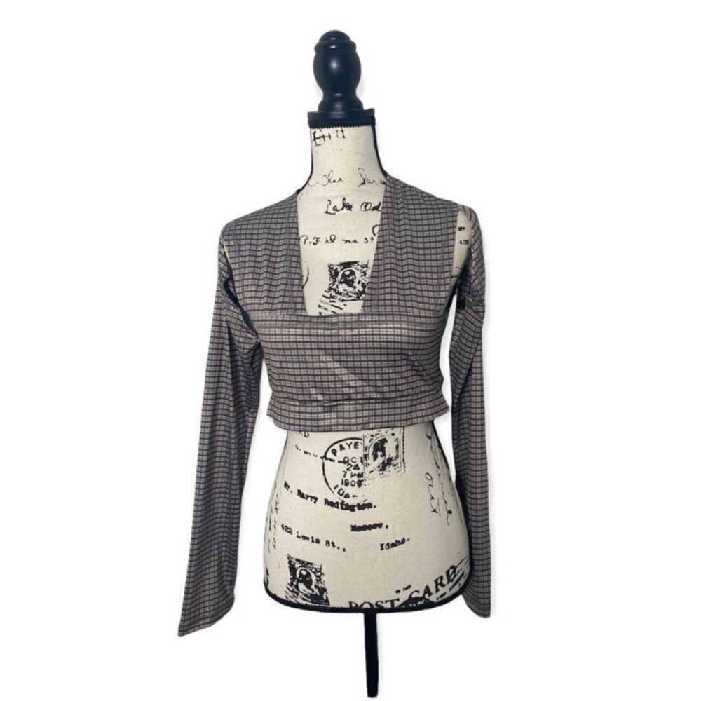 Shein SHEIN Gray Twist Back Long Sleeve Crop Top - Size L Size L / US 10 / IT 46 - 1 Thumbnail