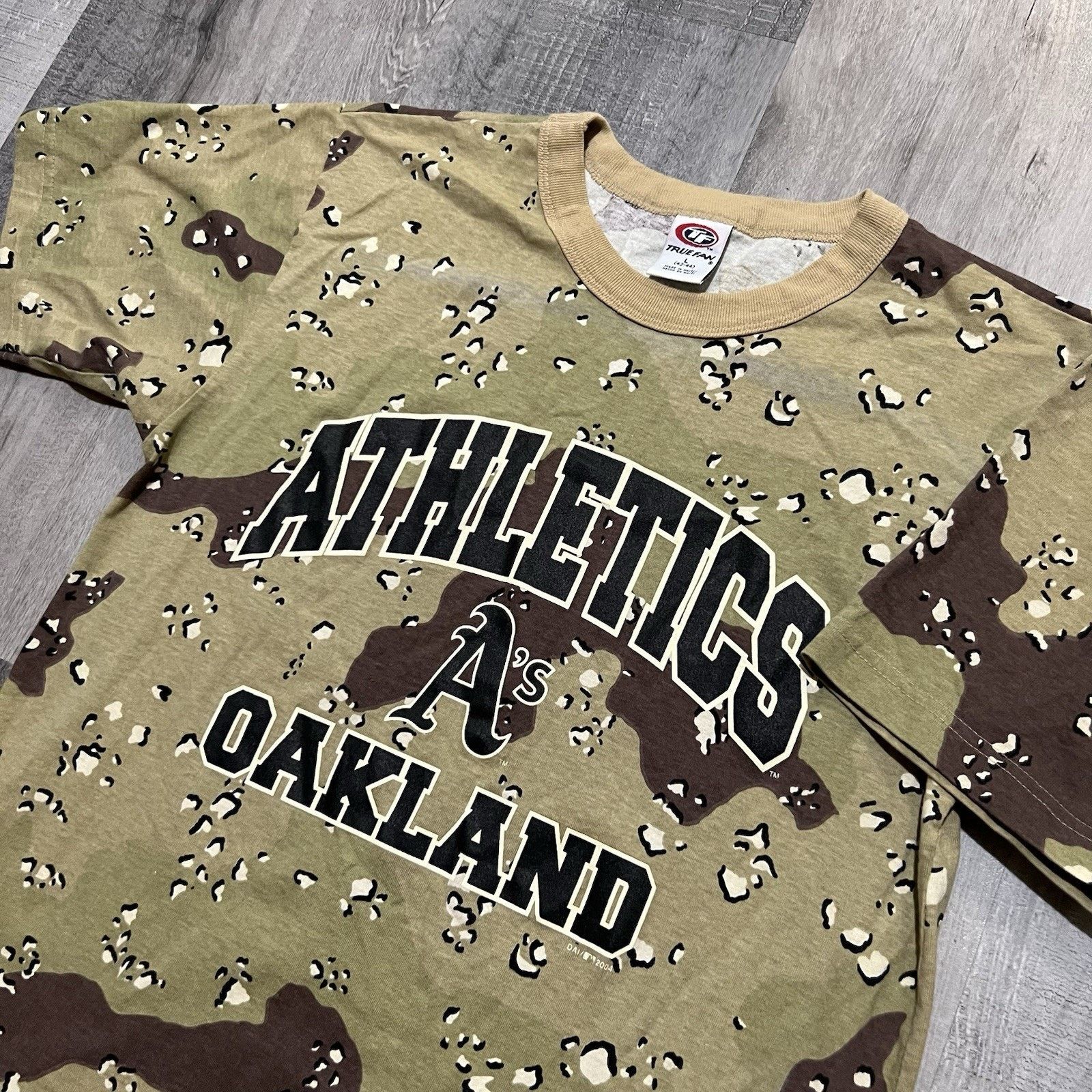 Vintage Vintage Oakland Athletics True Fan Camo Baseball MLB T Shirt Size US L / EU 52-54 / 3 - 3 Thumbnail