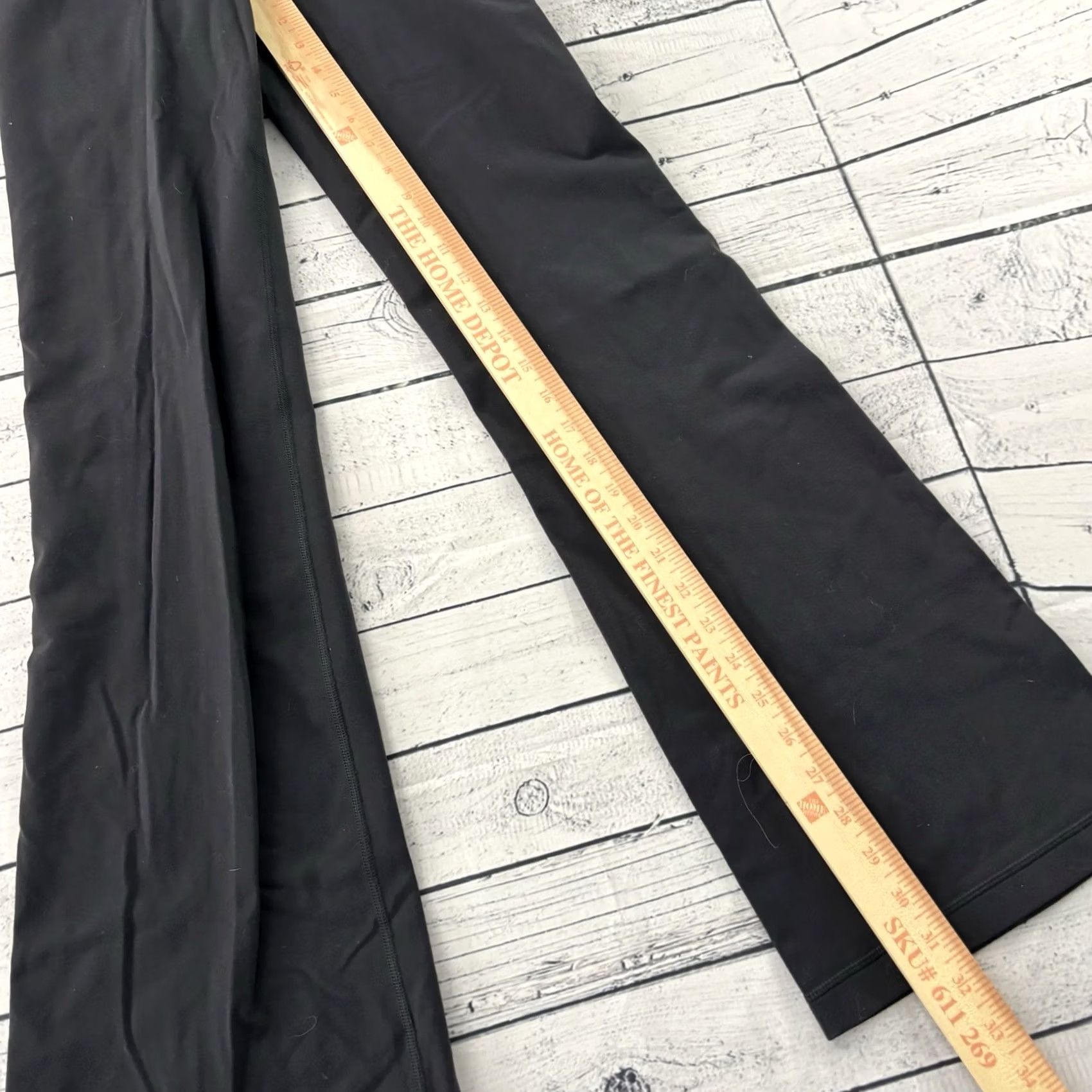 Lululemon Lululemon High Waisted Flare Leg Athletic Yoga Pants Women's 4 Regular Gray Regular Wide-Leg Yoga Pants Womens Gray 4 Athleisure Nike? Size 27" / US 4 / IT 40 - 2 Thumbnail