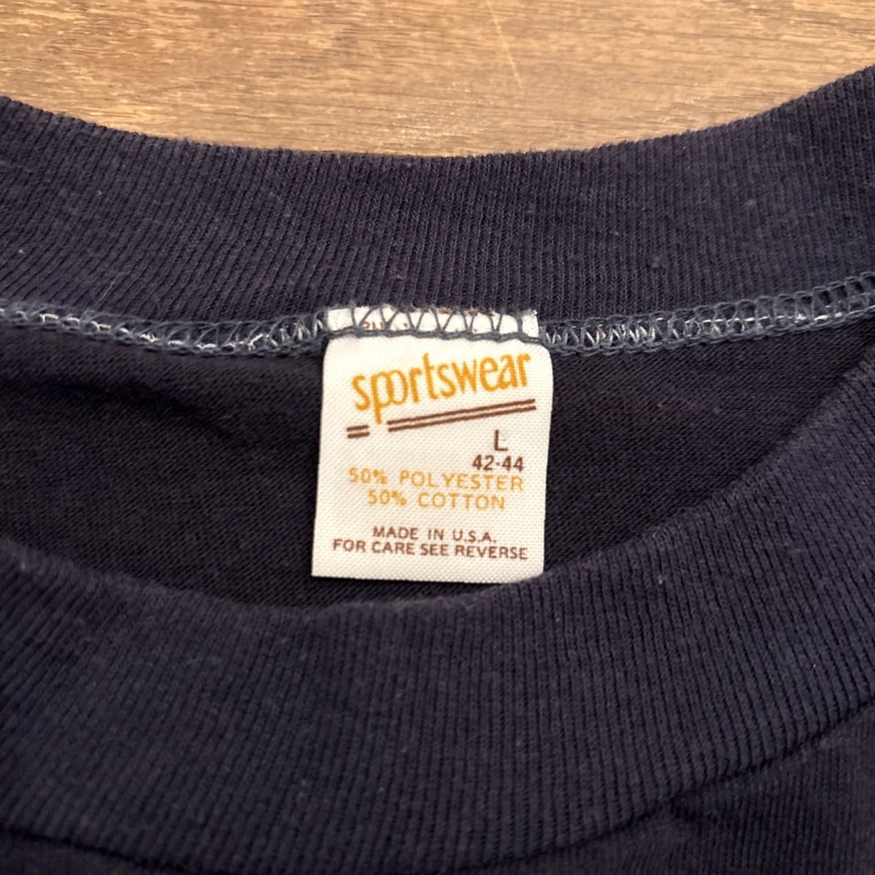 Vintage VINTAGE Houston Astros 80s Single Stitch T-Shirt Size L - MLB Spell Out Mens Size US L / EU 52-54 / 3 - 3 Thumbnail