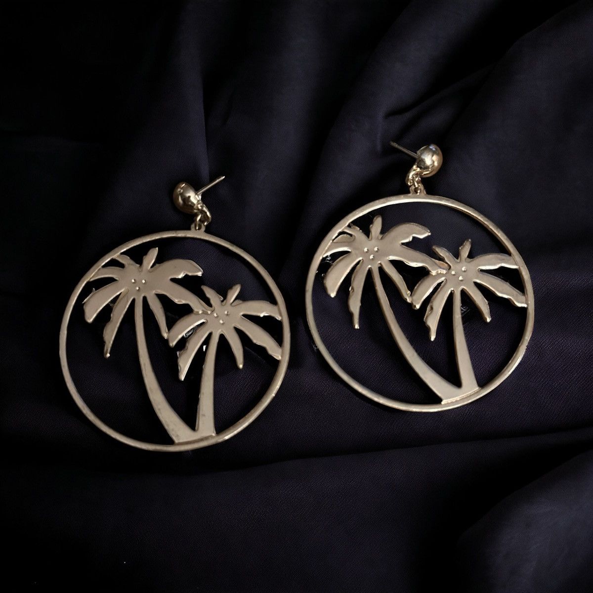 Other Gold tone palm tree hoop earrings Size ONE SIZE - 1 Thumbnail