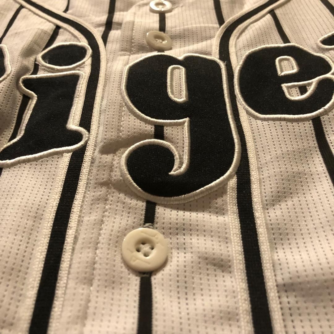 Mizuno Hanshin Tigers Nishikawa 7 Mizuno Baseball Jersey Japan Size US S / EU 44-46 / 1 - 7 Thumbnail