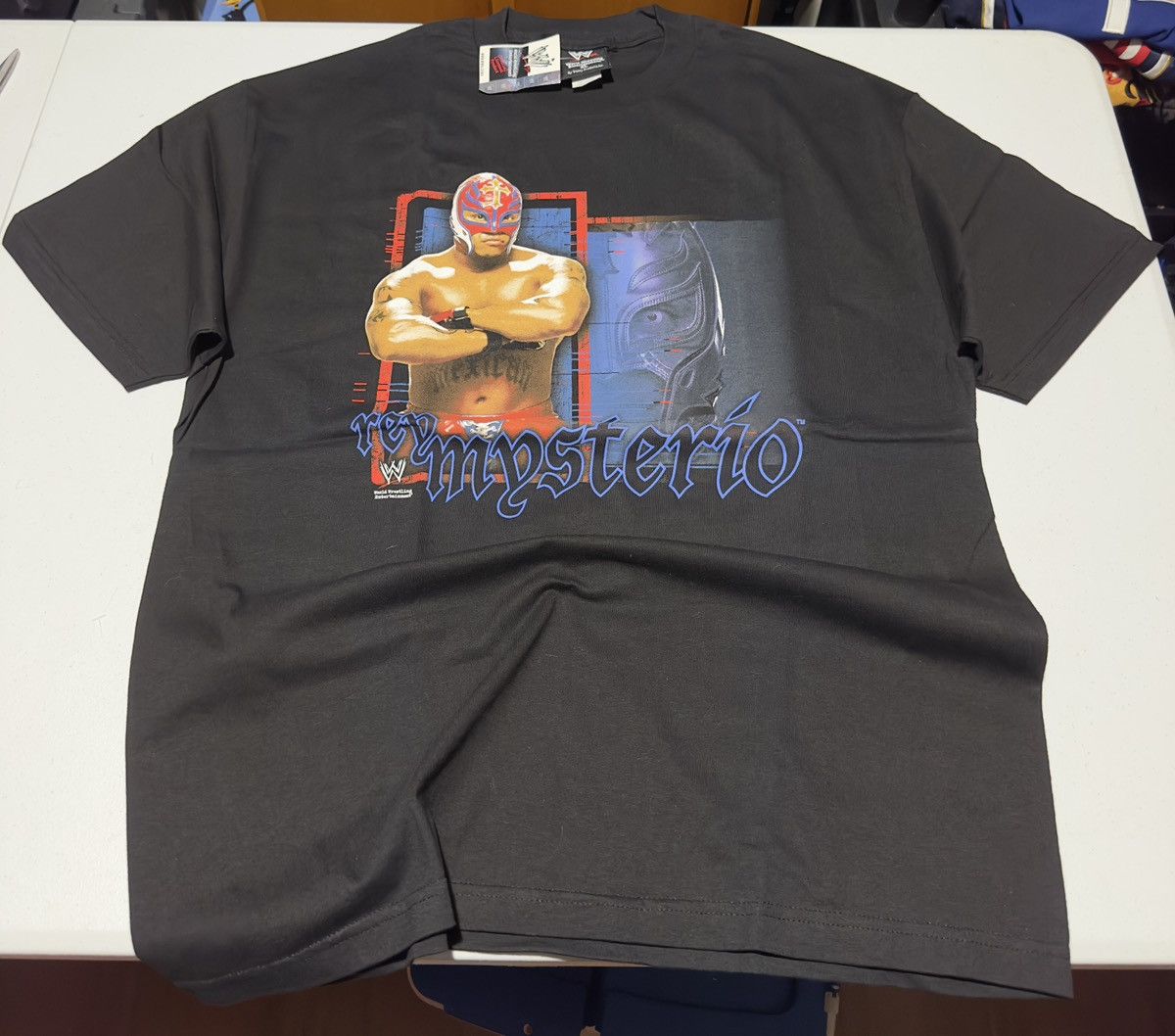 WWE Vtg y2k Rey Mysterio WWE 2002 wrestling T-shirt Size US XL / EU 56 / 4 - 1 Thumbnail