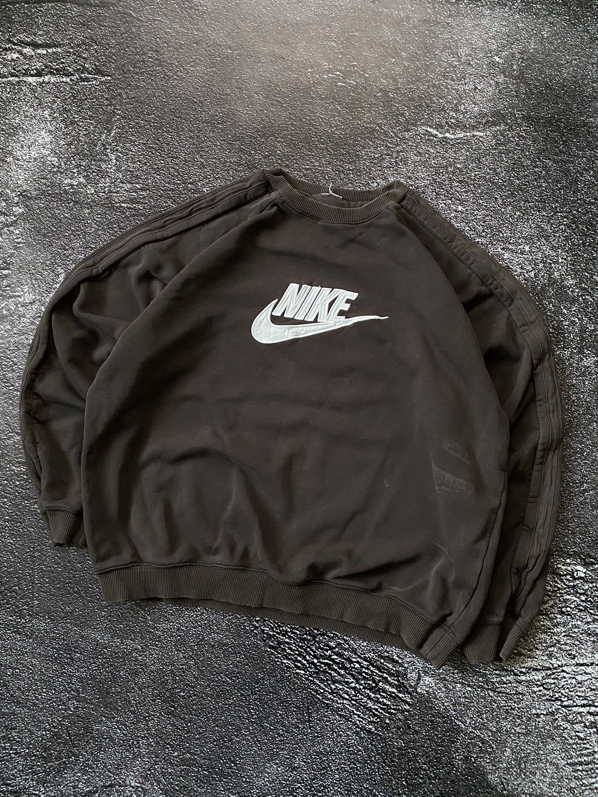 Nike NIKE VINTAGE CENTER LOGO OVERSIZE DISTRESSED FADED SWEATSHIR Size US L / EU 52-54 / 3 - 2 Thumbnail