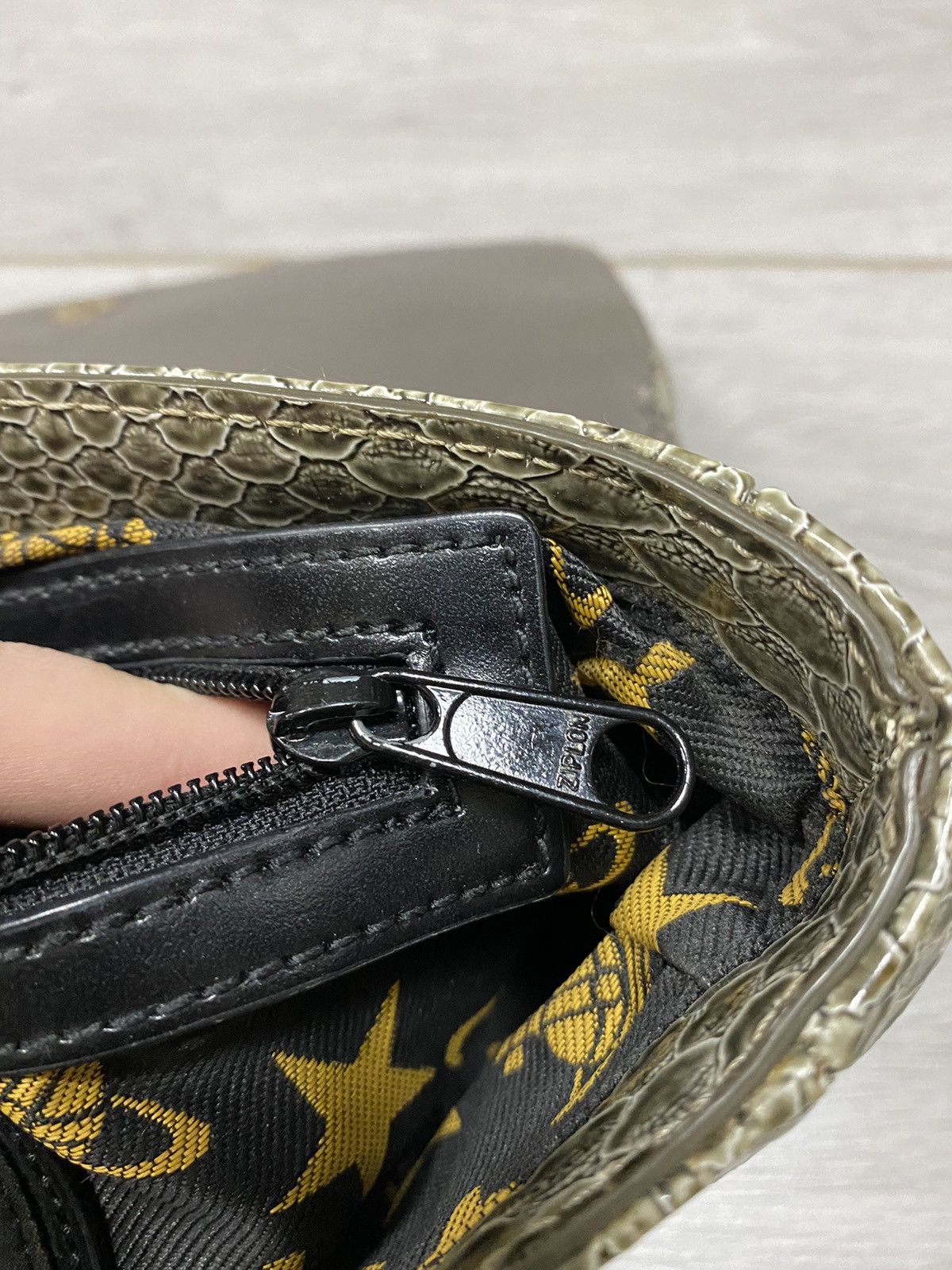 Vivienne Westwood Vivienne Westwood 🐍 RARE Frilly Snake chain bag big orb Size ONE SIZE - 11 Thumbnail