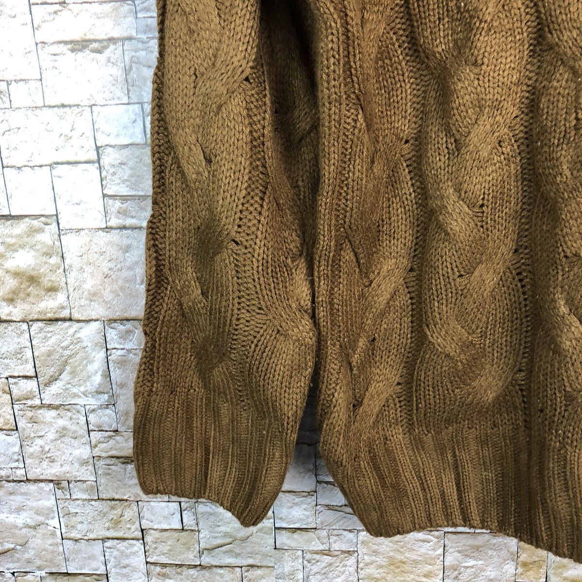 Vintage GU vintage japan Brown cable Knitwear #A415 Size US M / EU 48-50 / 2 - 7 Thumbnail