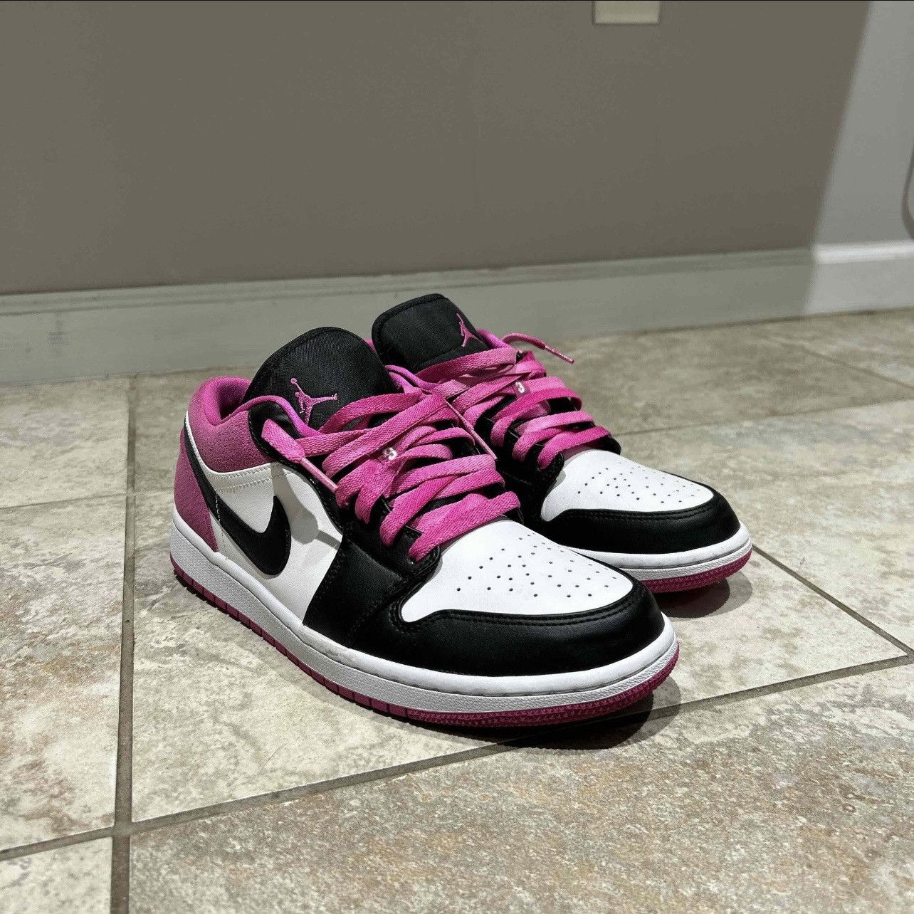 Nike AIR JORDAN 1 LOW SE “Fuchsia” Size US 9.5 / EU 42-43 - 3 Thumbnail