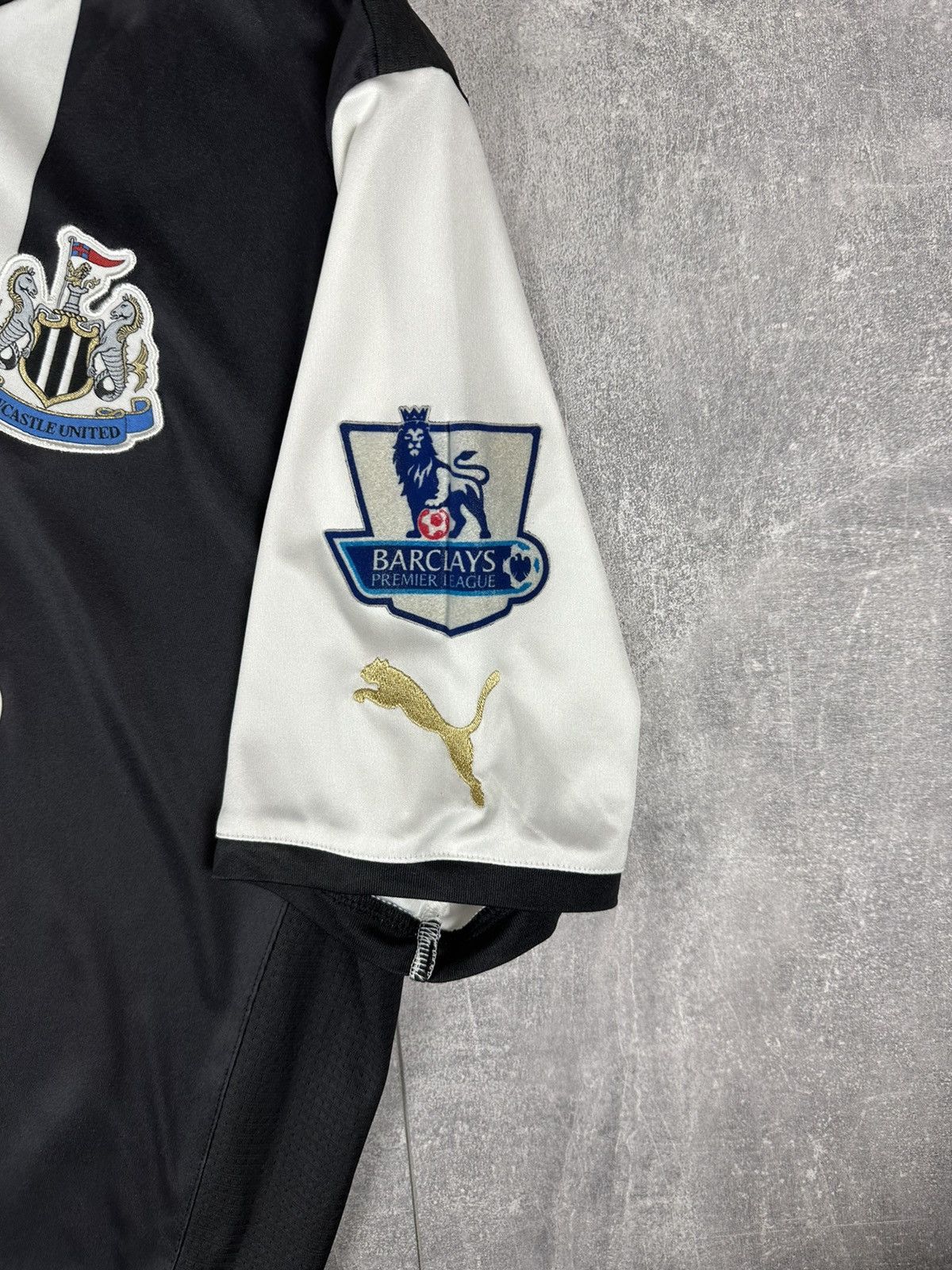Puma Puma New Castle United 2011/12 Home Soccer Jersey Size US M / EU 48-50 / 2 - 6 Thumbnail
