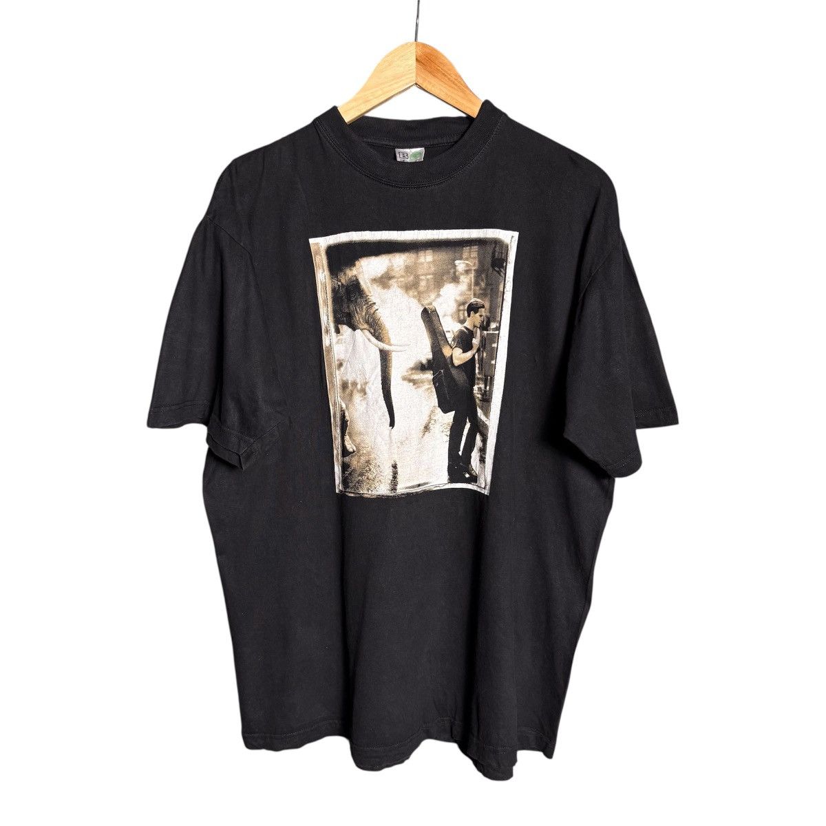 Band Tees Vintage 90s Bryan Adams Tour Band Tee Size US XL / EU 56 / 4 - 1 Thumbnail
