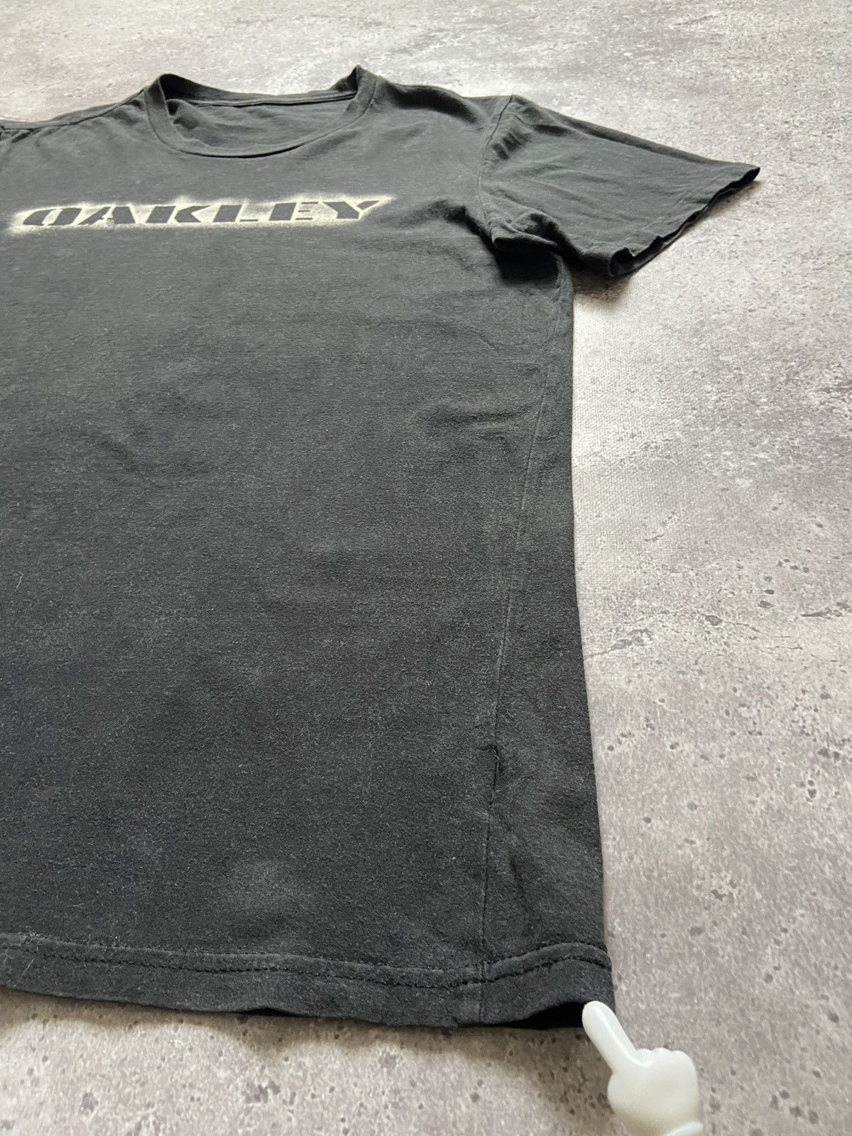 Oakley Oakley Tee Vintage Distressed Y2K Garment Dued Center Logo Size US M / EU 48-50 / 2 - 5 Thumbnail