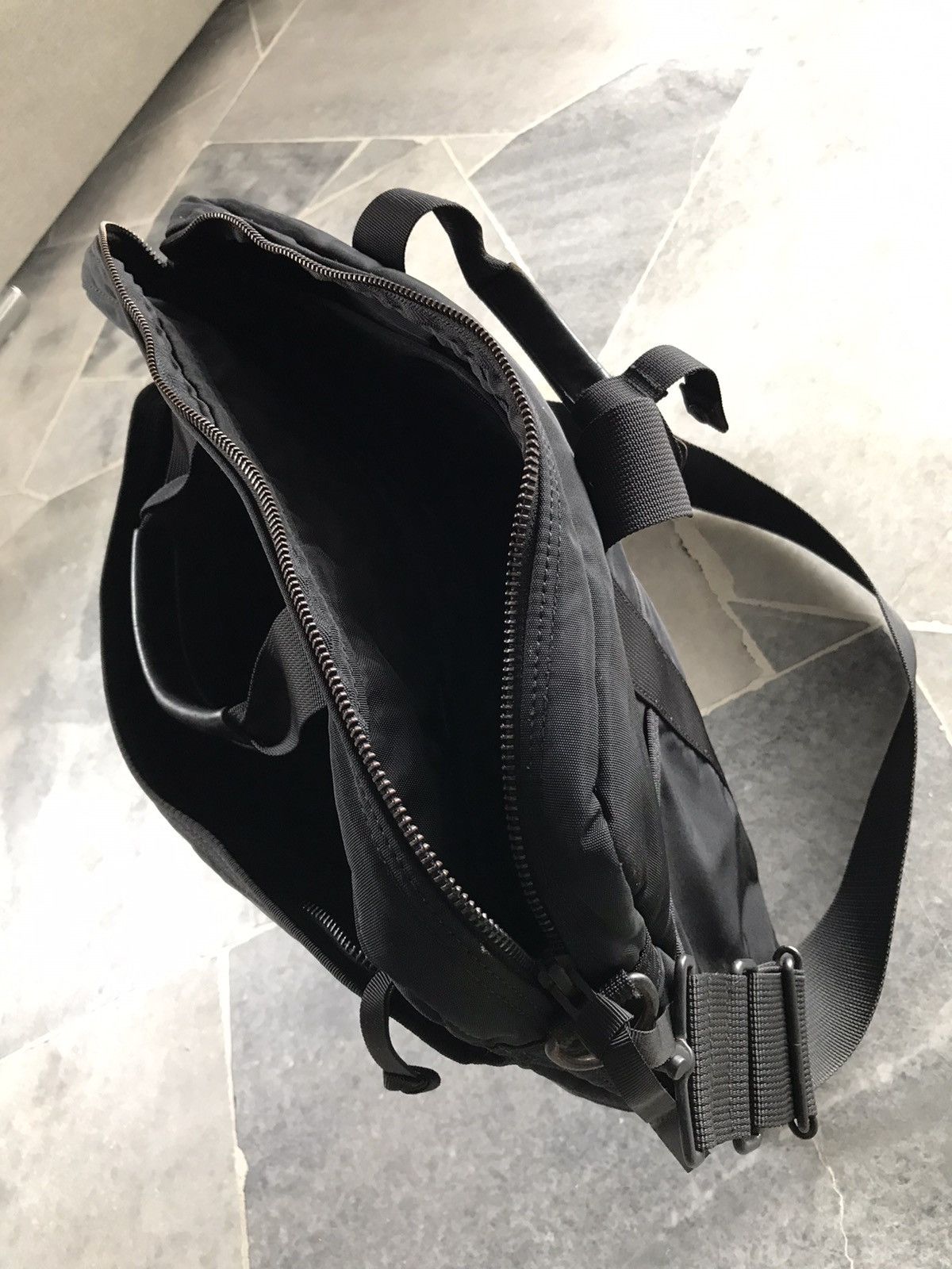 Japanese Brand × Porter Vintage Luggage Label Yoshida Messenger Bag Size ONE SIZE - 10 Thumbnail
