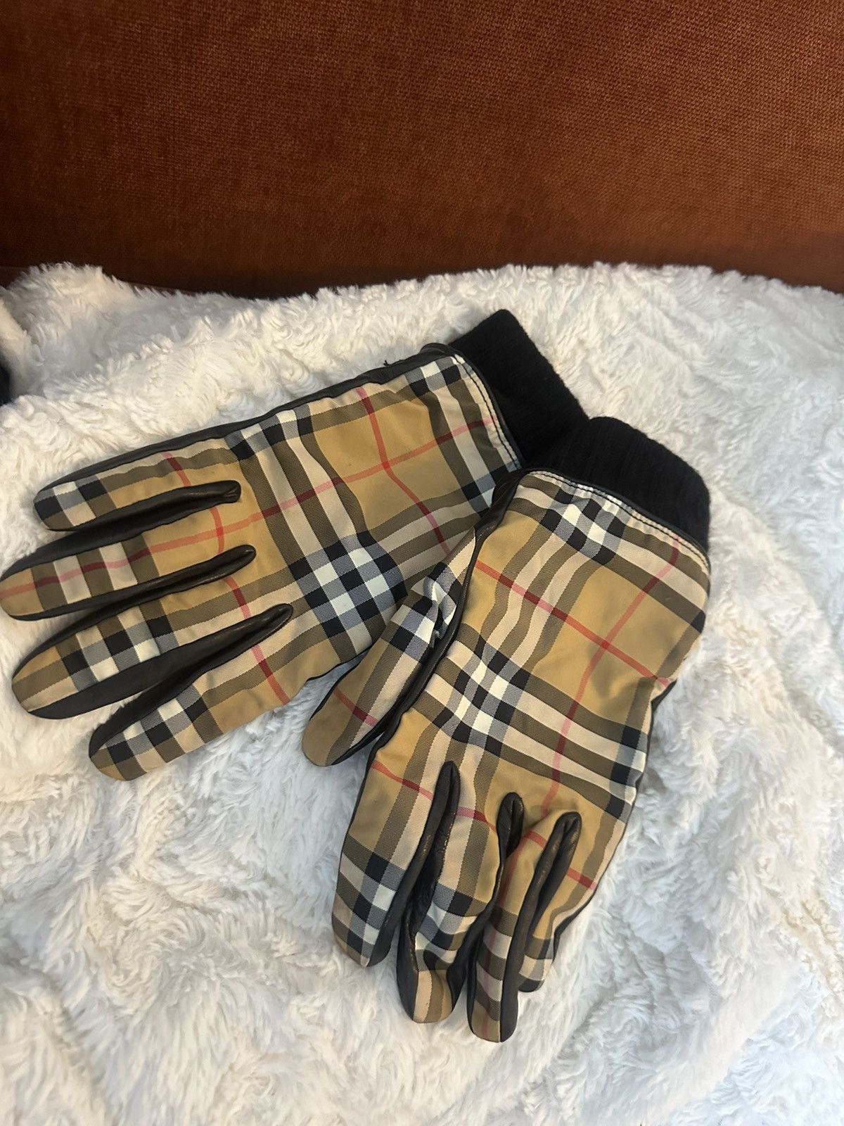 Burberry Burberry Women’s Check Gloves – Authentic – Lightly Used Size ONE SIZE - 1 Thumbnail