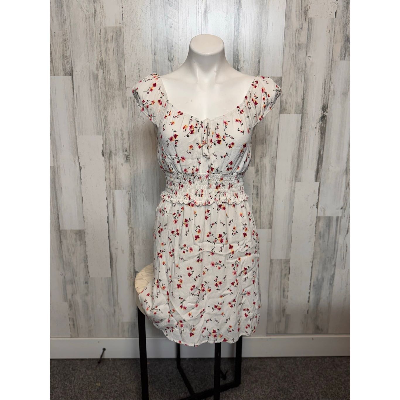 Other ROW A White Floral Smocked Waist Dress Women’s Size M Size M / US 6-8 / IT 42-44 - 2 Thumbnail