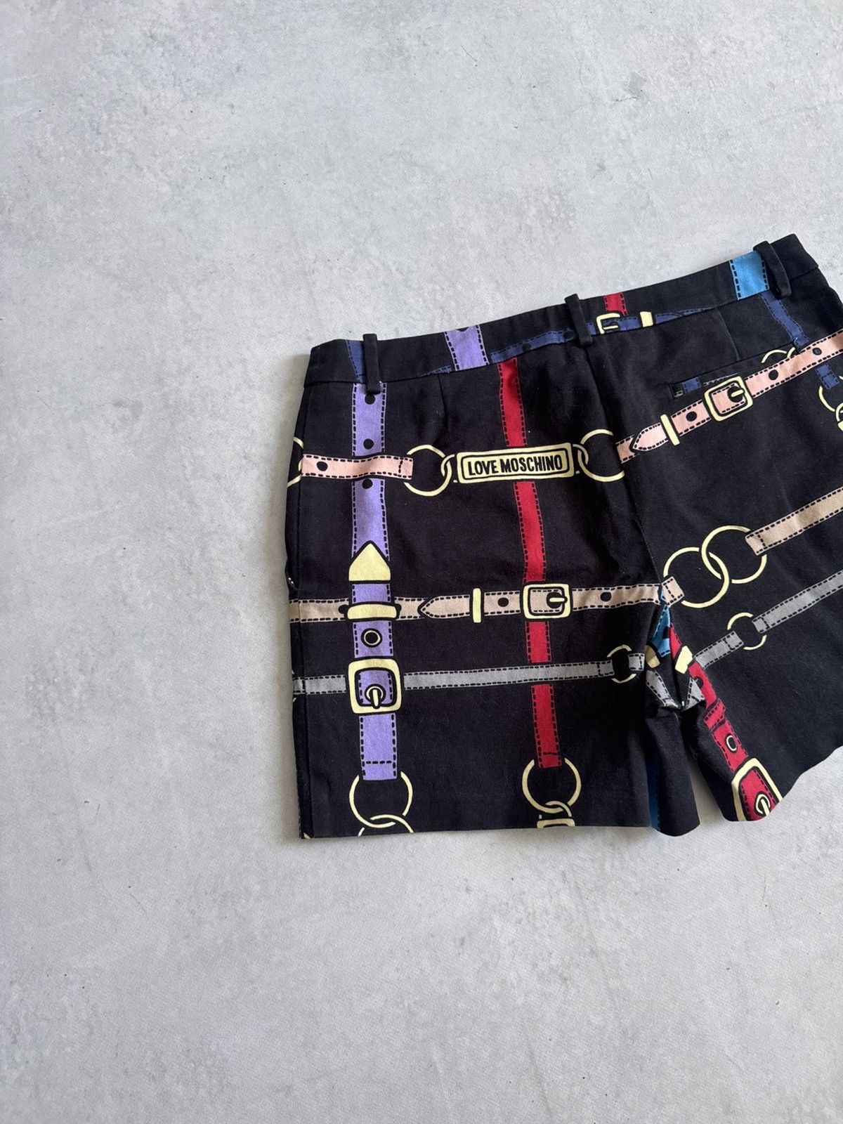 Love Moschino Rare Love Moschino Belt Print Y2K Women Shorts Cropped Vibe Size 28" / US 6 / IT 42 - 11 Thumbnail