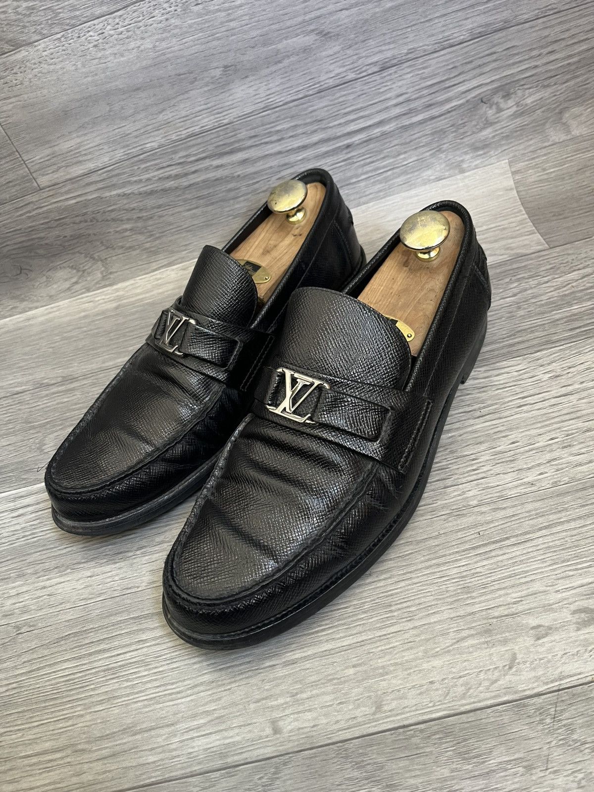 Louis Vuitton Louis Vuitton major black leather grained logo penny loafer Size US 9.5 / EU 42-43 - 1 Thumbnail