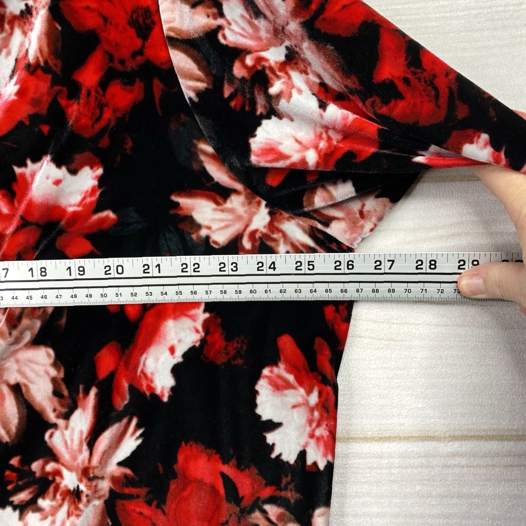 Liz Claiborne VINTAGE? (No) Liz Claiborne Top Womens 3X Black Red Floral Crushed Velvet Slouch Neck 3/4 Slv Size XXL / US 16-18 / IT 52-54 - 3 Thumbnail