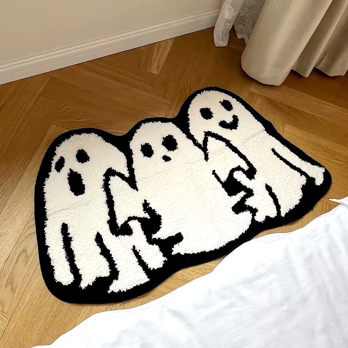 Handmade Halloween Three Ghost Tufted Skull Horror Rug Carpet Size ONE SIZE - 2 Thumbnail
