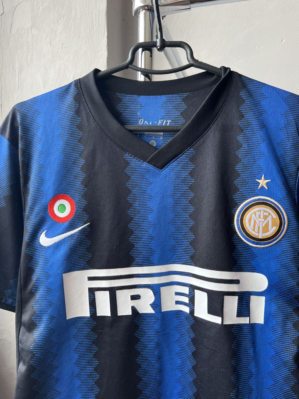 Nike 2010/11 INTER MILAN HOME RARE SOCCER JERSEY FOOTBALL SHIRT Size US M / EU 48-50 / 2 - 4 Thumbnail