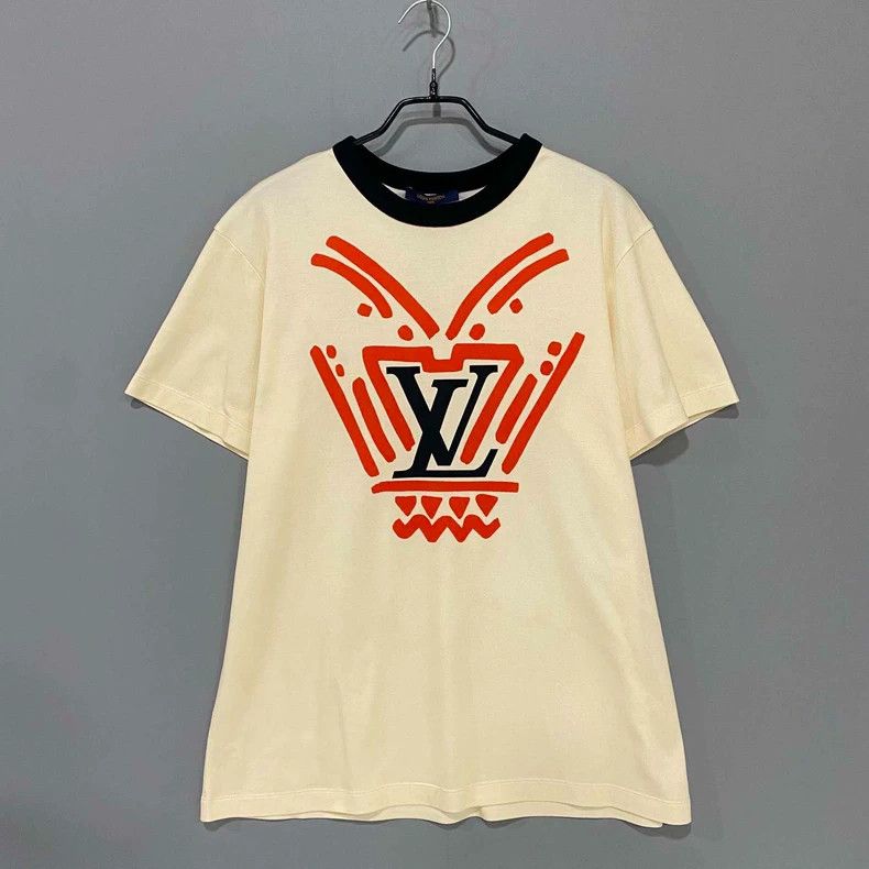 Louis Vuitton Louis Vuitton Beige Big Logo T-shirt Size US XL / EU 56 / 4 - 1 Thumbnail