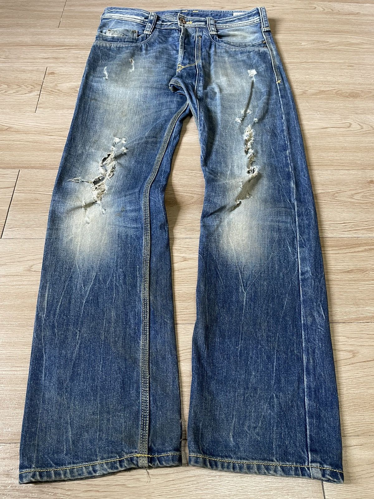 Diesel Vintage Diesel Distressed Straight Cut Faded Mud Wash Denim Size US 32 / EU 48 - 1 Thumbnail