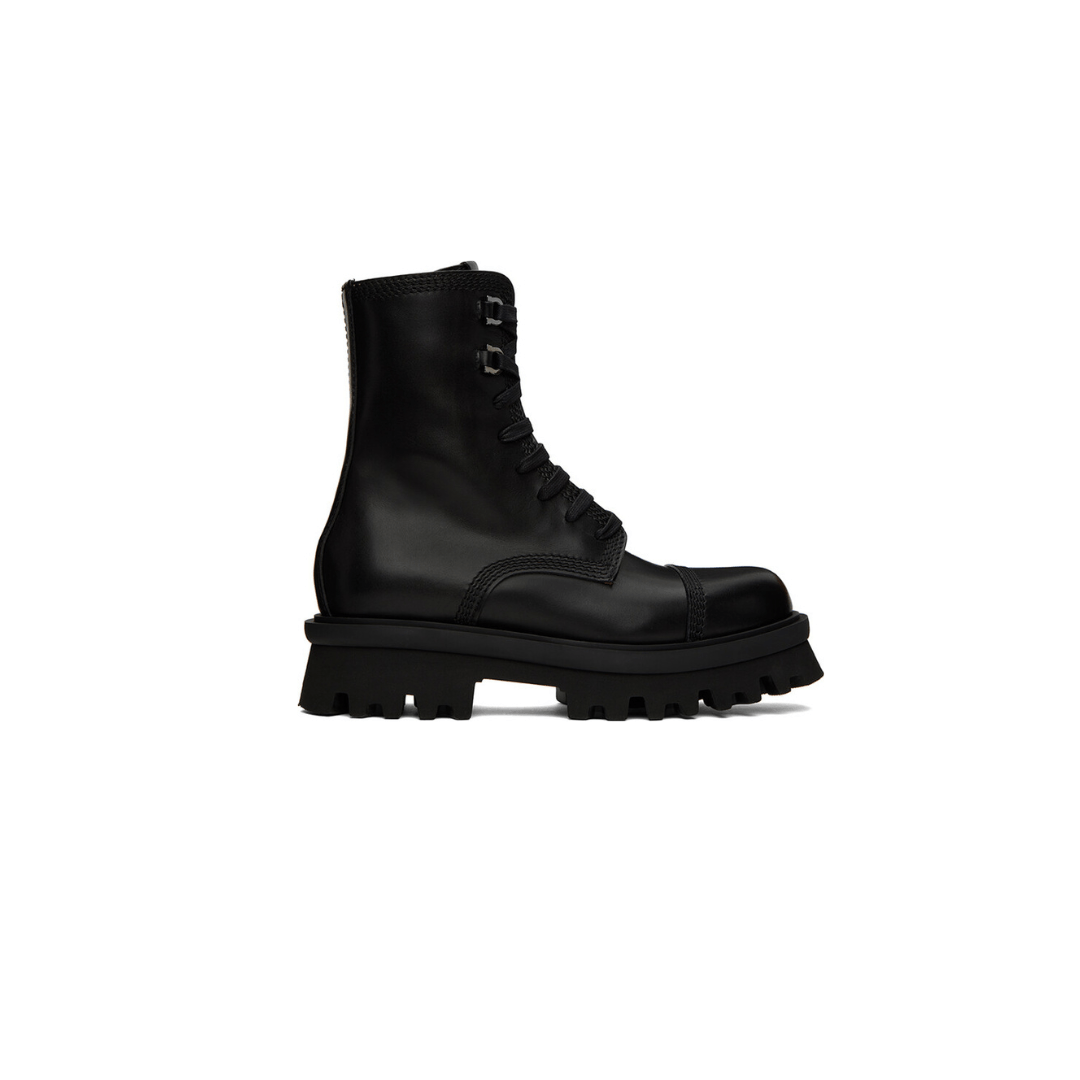 o1s1rm1224 Faraway Lace-Up Boots in Black
