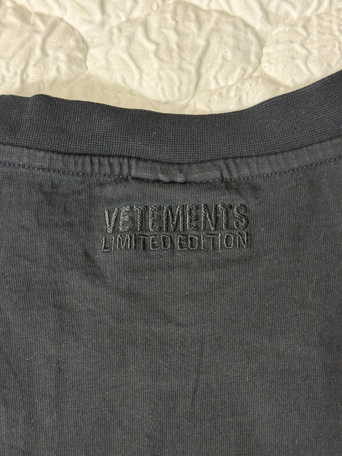 Vetements Vetements Human Rights / Human Identity T Shirt Size US XS / EU 42 / 0 - 4 Thumbnail