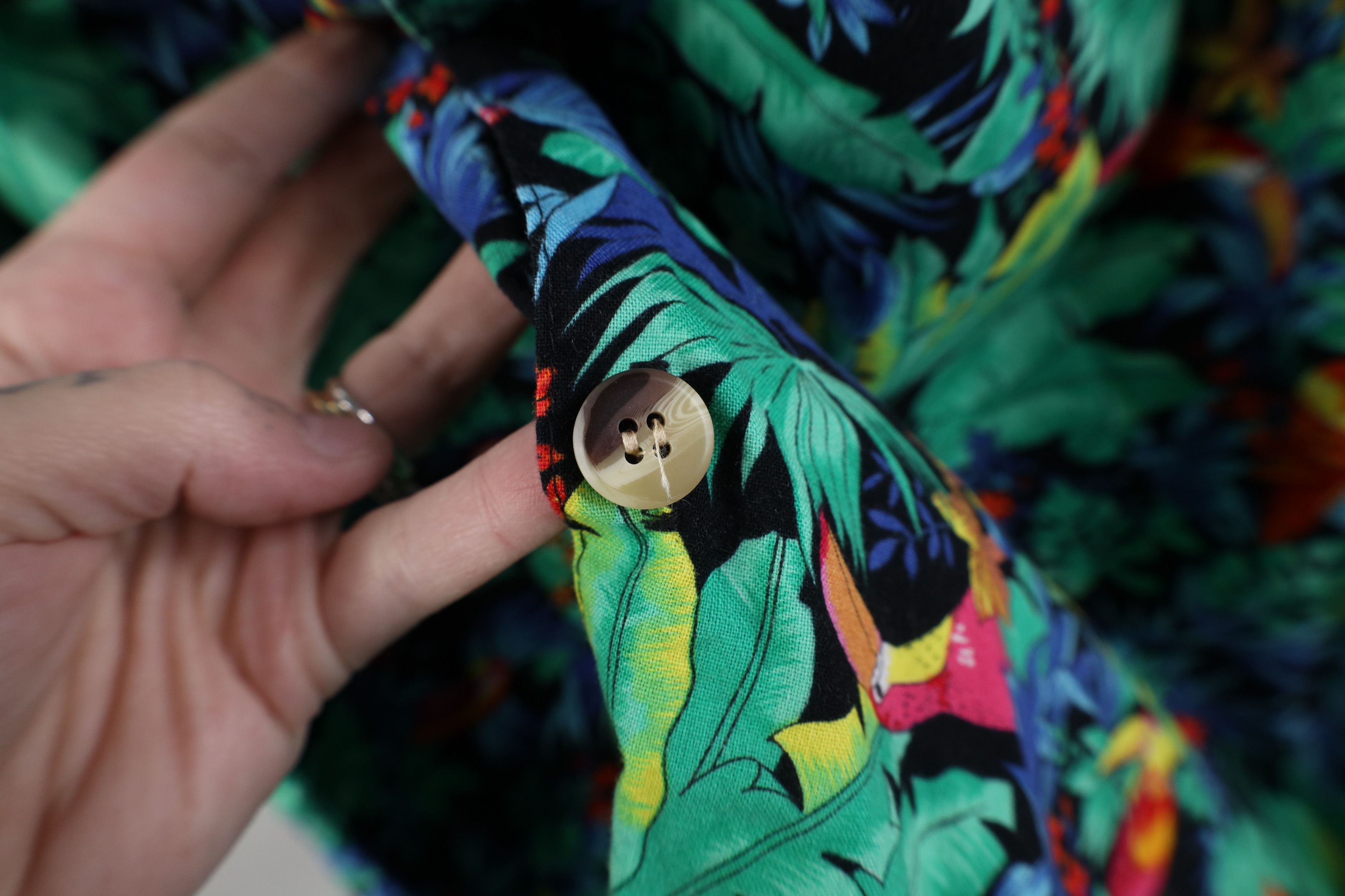 Vintage Vintage 80s 90s Tom Selleck Hawaiian Camp Button Shirt USA Size US L / EU 52-54 / 3 - 6 Thumbnail