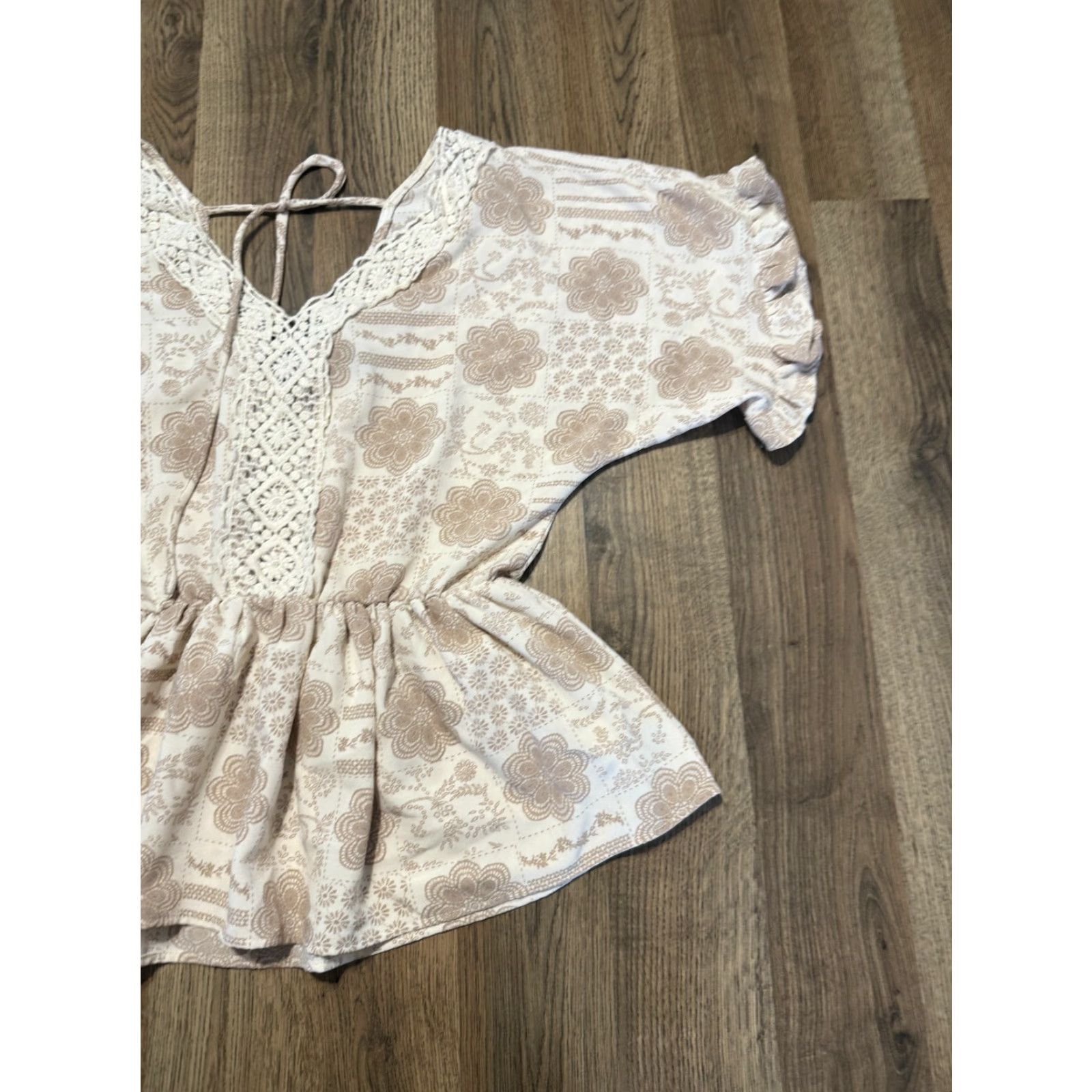 Vintage Daytrip Blouse Women's Size Small Brown White Floral Lace V-Neck Peplum Shirt Womens Small Brown White Floral Lace V-Neck Peplum Daytrip Blouse Size S / US 4 / IT 40 - 4 Thumbnail