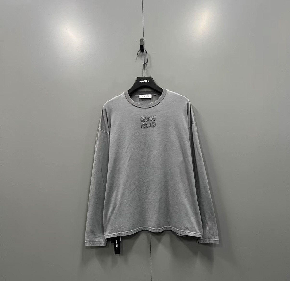 Miu Miu Miu Miu Light Grey Embroidered Logo Long Sleeve Top J41 Size US S / EU 44-46 / 1 - 1 Thumbnail