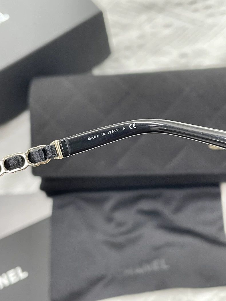 Chanel Chanel Leather wearing chain full of logo sunglasses Size ONE SIZE - 4 Thumbnail
