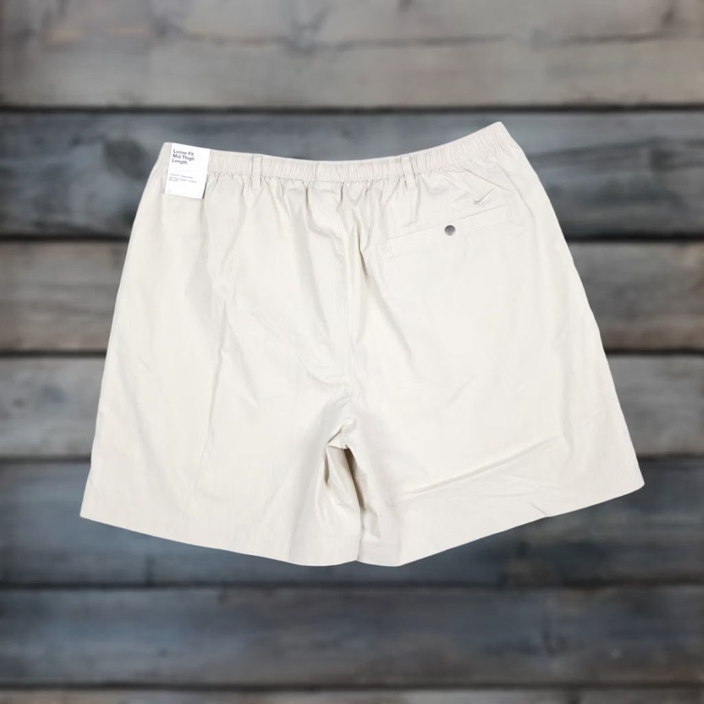 Nike Nike Life Men's Camp Shorts Loose Fit Mid Thigh Large Ivory 6" Inseam Cargo Pockets FN3216 Size US 33 - 1 Thumbnail