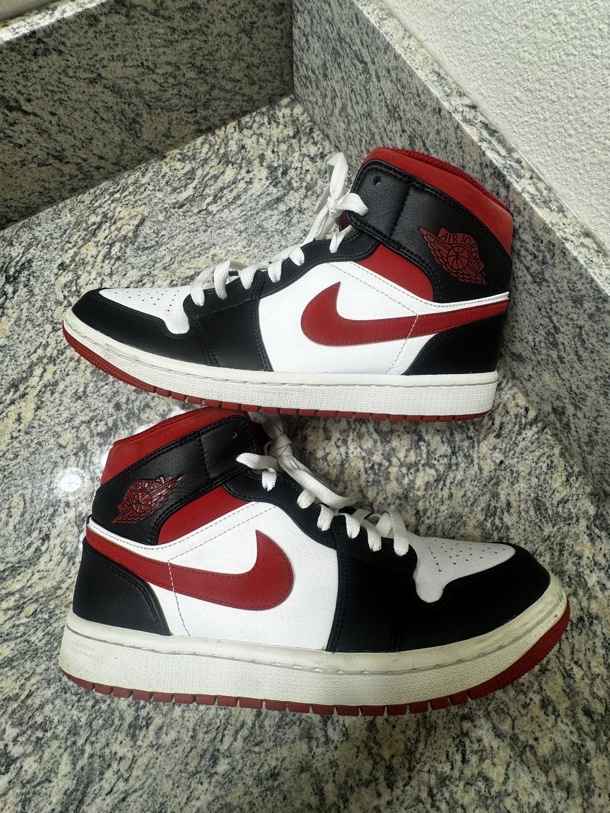 Jordan Brand Jordan 1 mid black gym red Size US 8.5 / EU 41-42 - 1 Thumbnail