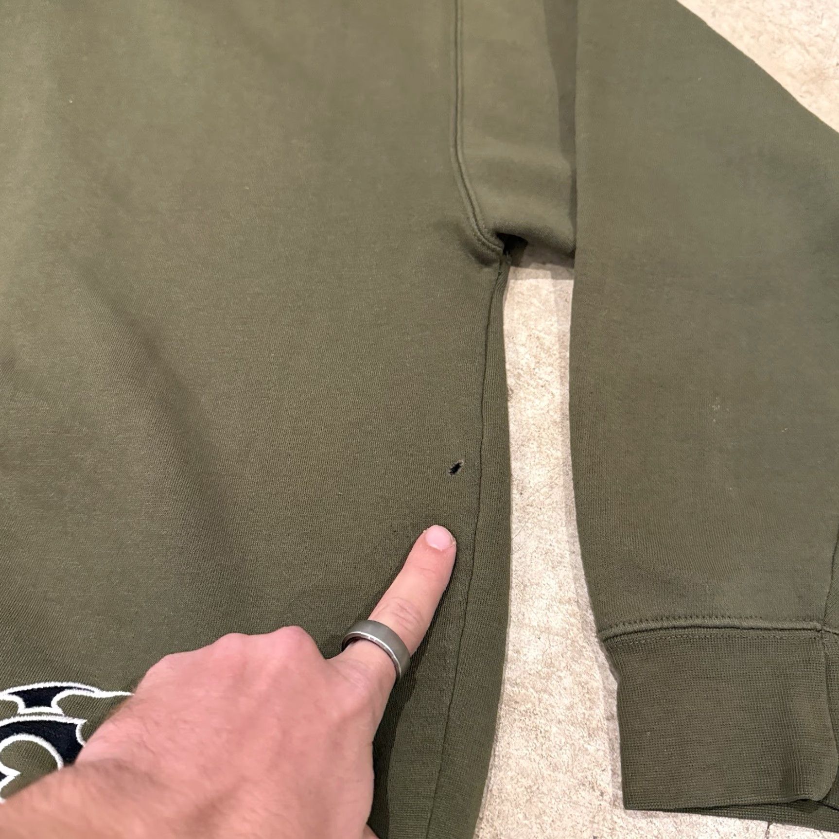 Olive VINTAGE Sapphire Lounge Hoodie Men L Olive Green Embroidered Tribal Flame Graphic Print Pullover Size US L / EU 52-54 / 3 - 7 Thumbnail
