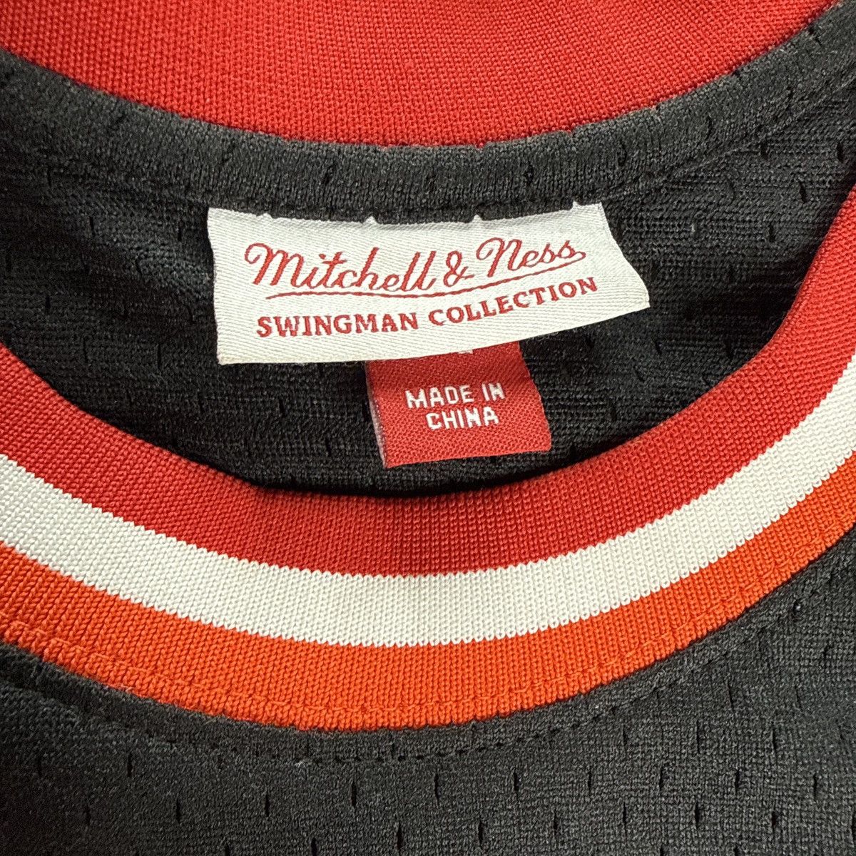 Mitchell & Ness Mitchell and Ness Jerseys Alonzo Mourning Miami Heat 1996-97 Size US M / EU 48-50 / 2 - 3 Thumbnail
