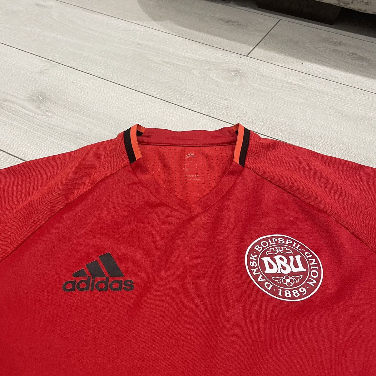 Band Tees Adidas Dansk boldspil shirt jersey tee soccer football Size US S / EU 44-46 / 1 - 2 Thumbnail