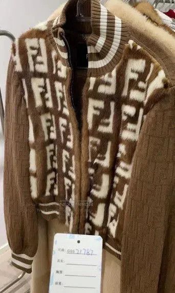 Fendi Fendi Fur Coat Size 38. Size US S / EU 44-46 / 1 - 3 Thumbnail