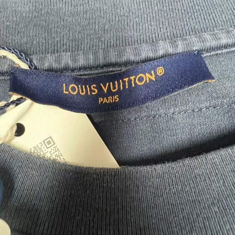 Louis Vuitton Louis Vuitton 23 New Embossed Short Sleeves Size US XXL / EU 58 / 5 - 3 Thumbnail