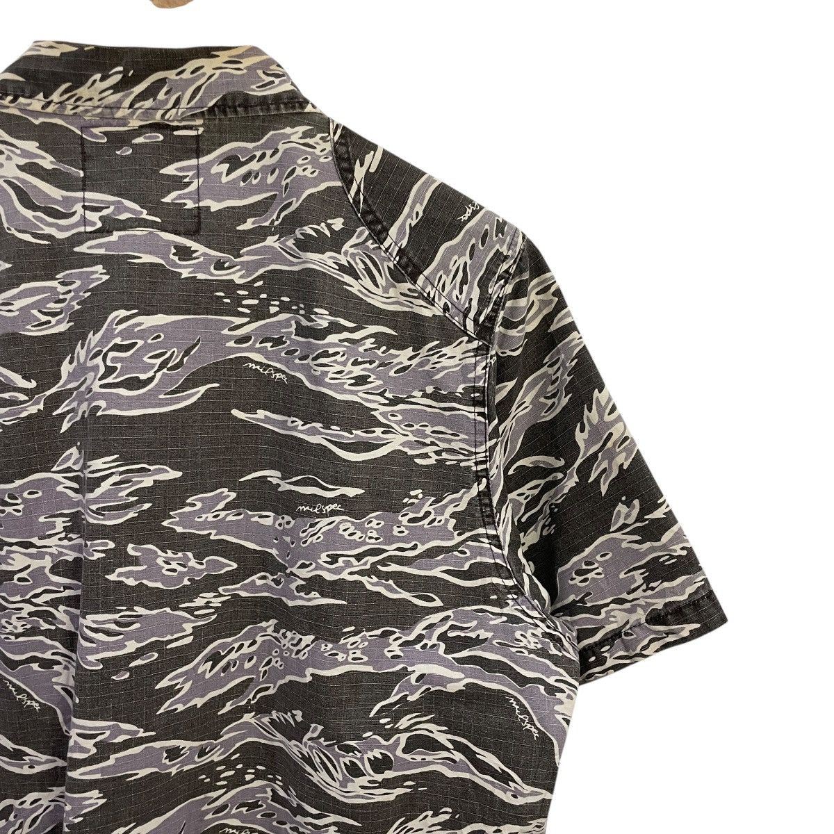 Wtaps Vintage Wtaps Camorflage Collection Button Ups T-shirt Size US L / EU 52-54 / 3 - 11 Thumbnail