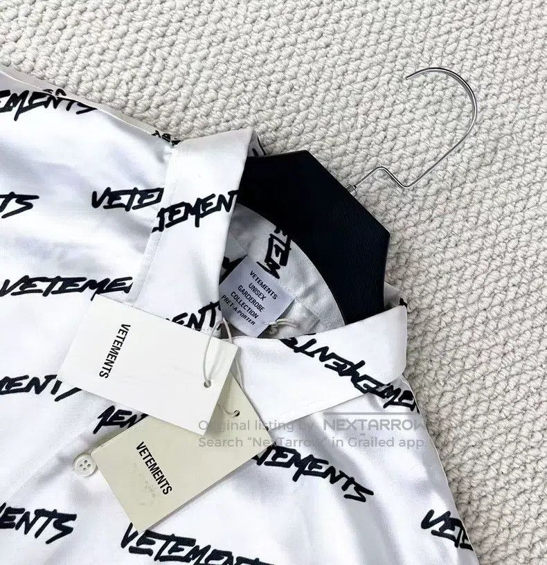 Vetements Vetements Grass Script Bullet Screen Full-print Letter Log Size US M / EU 48-50 / 2 - 3 Thumbnail