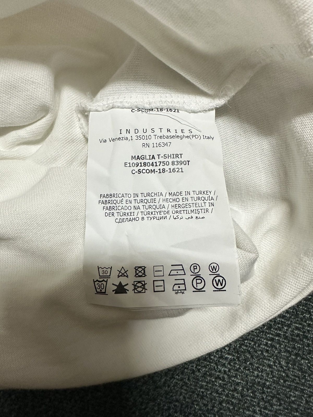 Moncler Moncler hawaii big logos Size US M / EU 48-50 / 2 - 4 Thumbnail