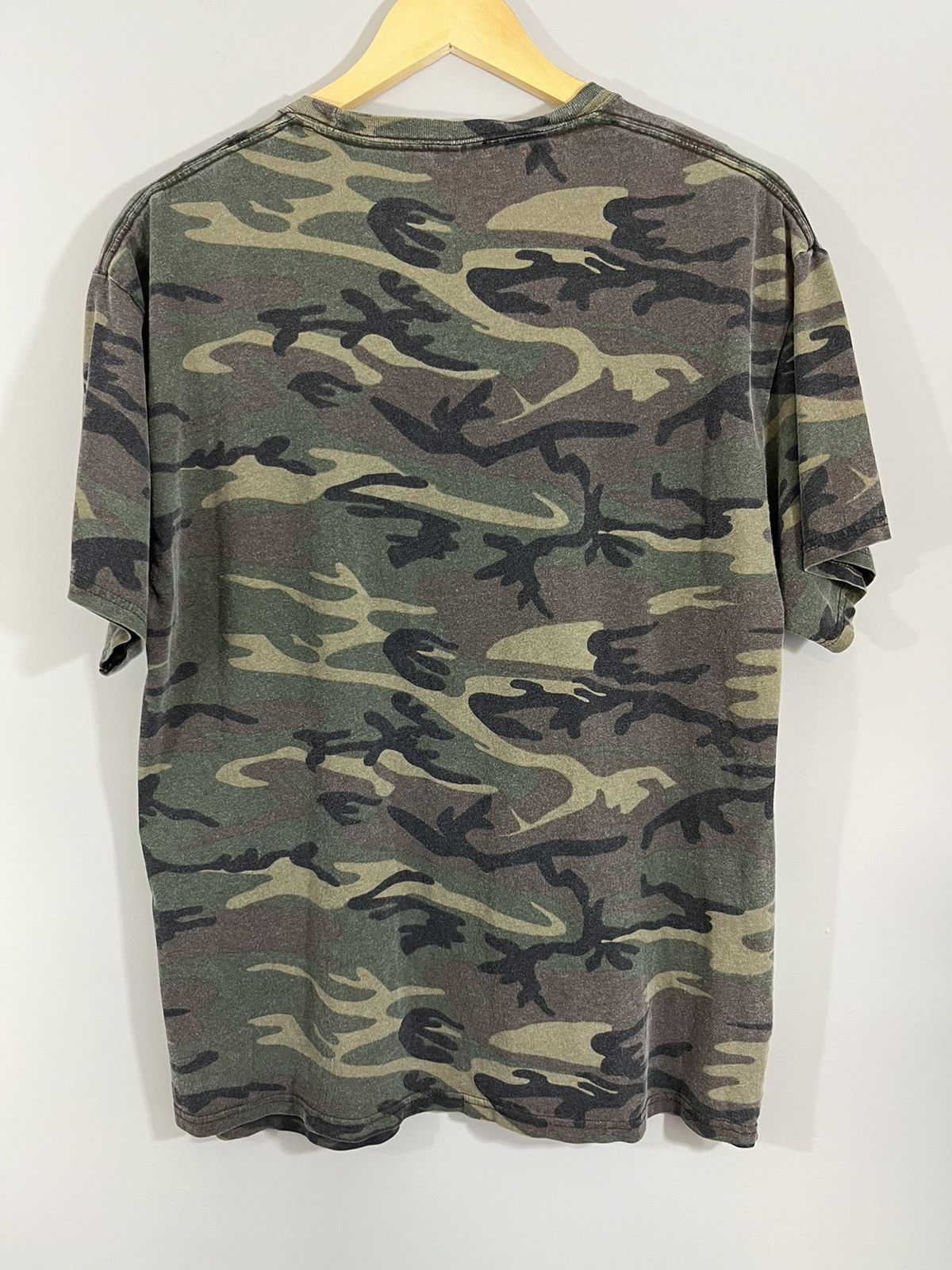 Vintage Camo Wildlife Tracks Distressed Tee Size US L / EU 52-54 / 3 - 9 Thumbnail