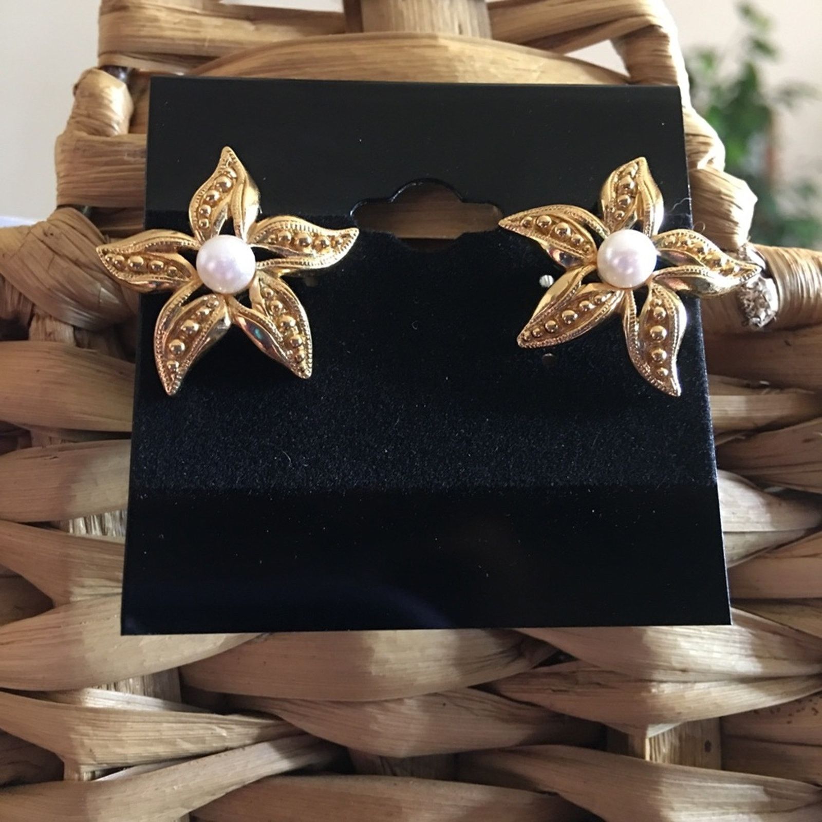 Vintage Vintage Avon gold tone pearl starfish earrings Size ONE SIZE - 1 Thumbnail