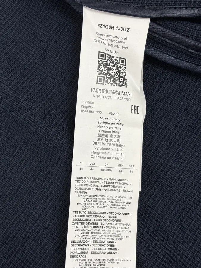 Emporio Armani AW2018 Emporio Armani Black Floral Velvet & Navy Jacket Size US S / EU 44-46 / 1 - 11 Thumbnail