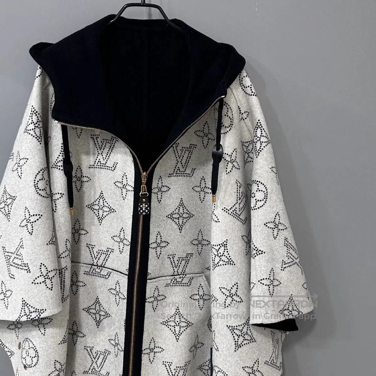 Louis Vuitton louis vuitton reversible black and white cape. Size XXS / US 00 / IT 34 - 4 Thumbnail