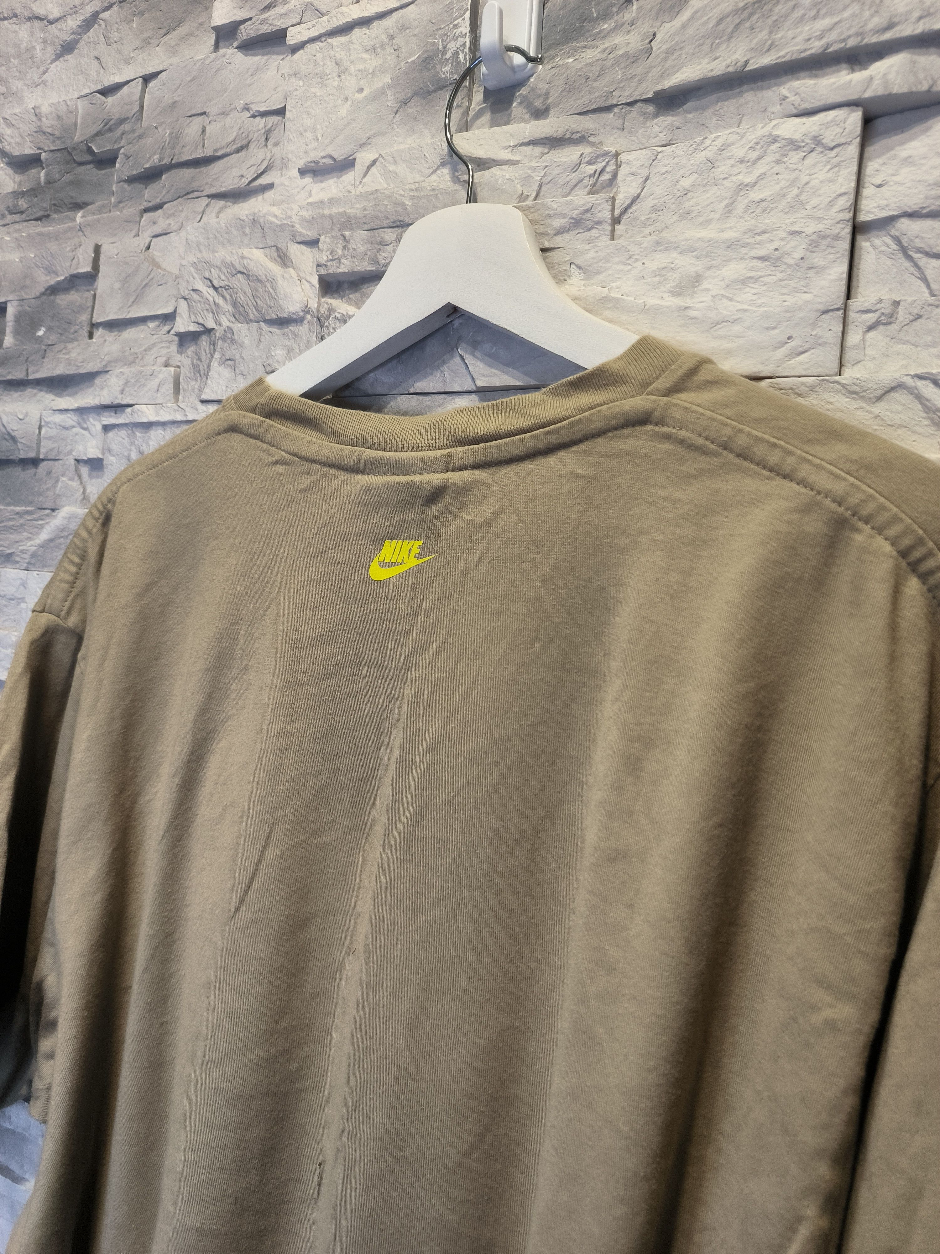 Nike × Vintage Vintage Nike T-Shirt Big Print Logo 90s Khaki Boxy Size US M / EU 48-50 / 2 - 4 Thumbnail